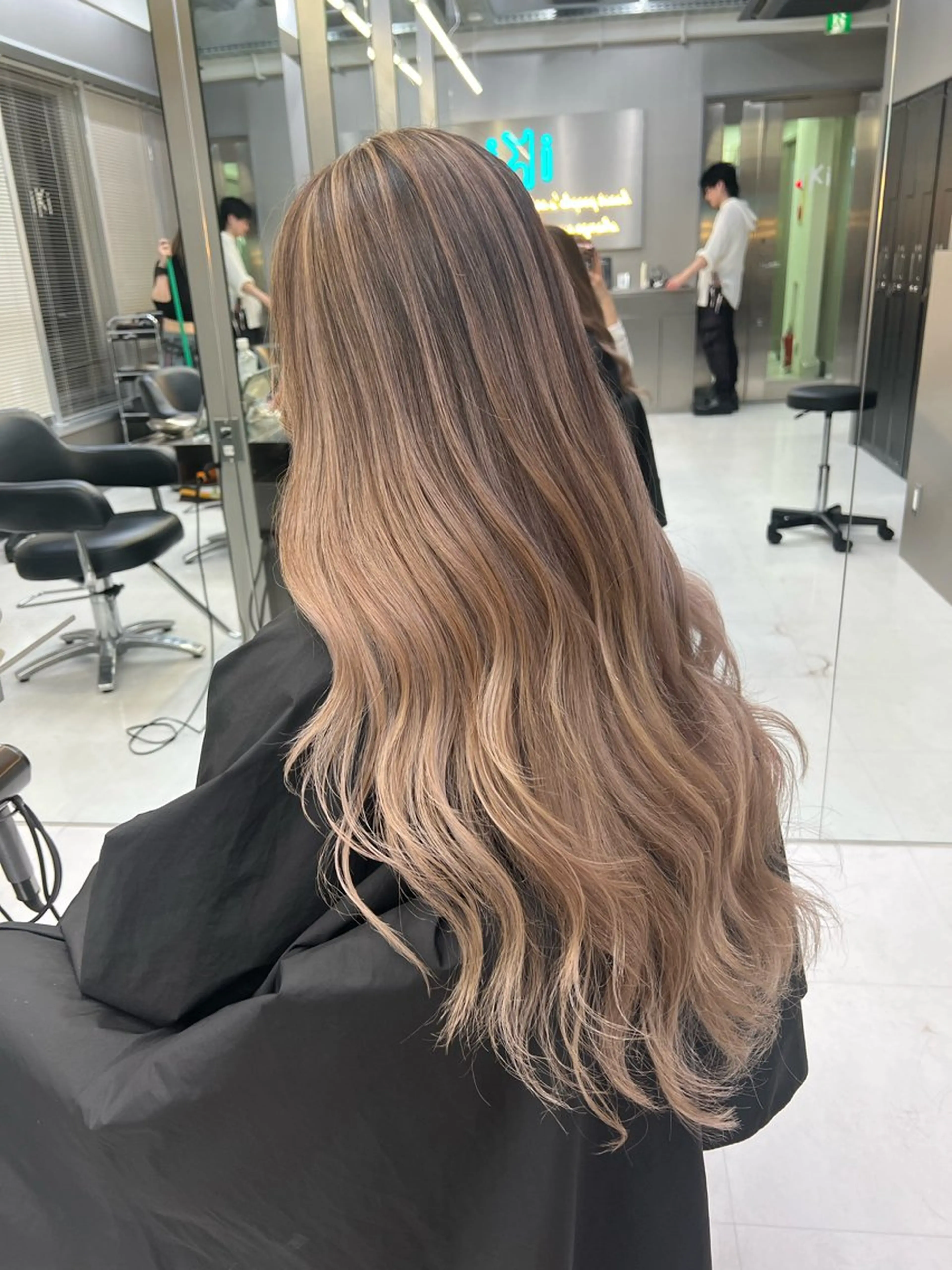 ロング アンナ🦋海外ヘア バレイヤージュのヘアスタイル