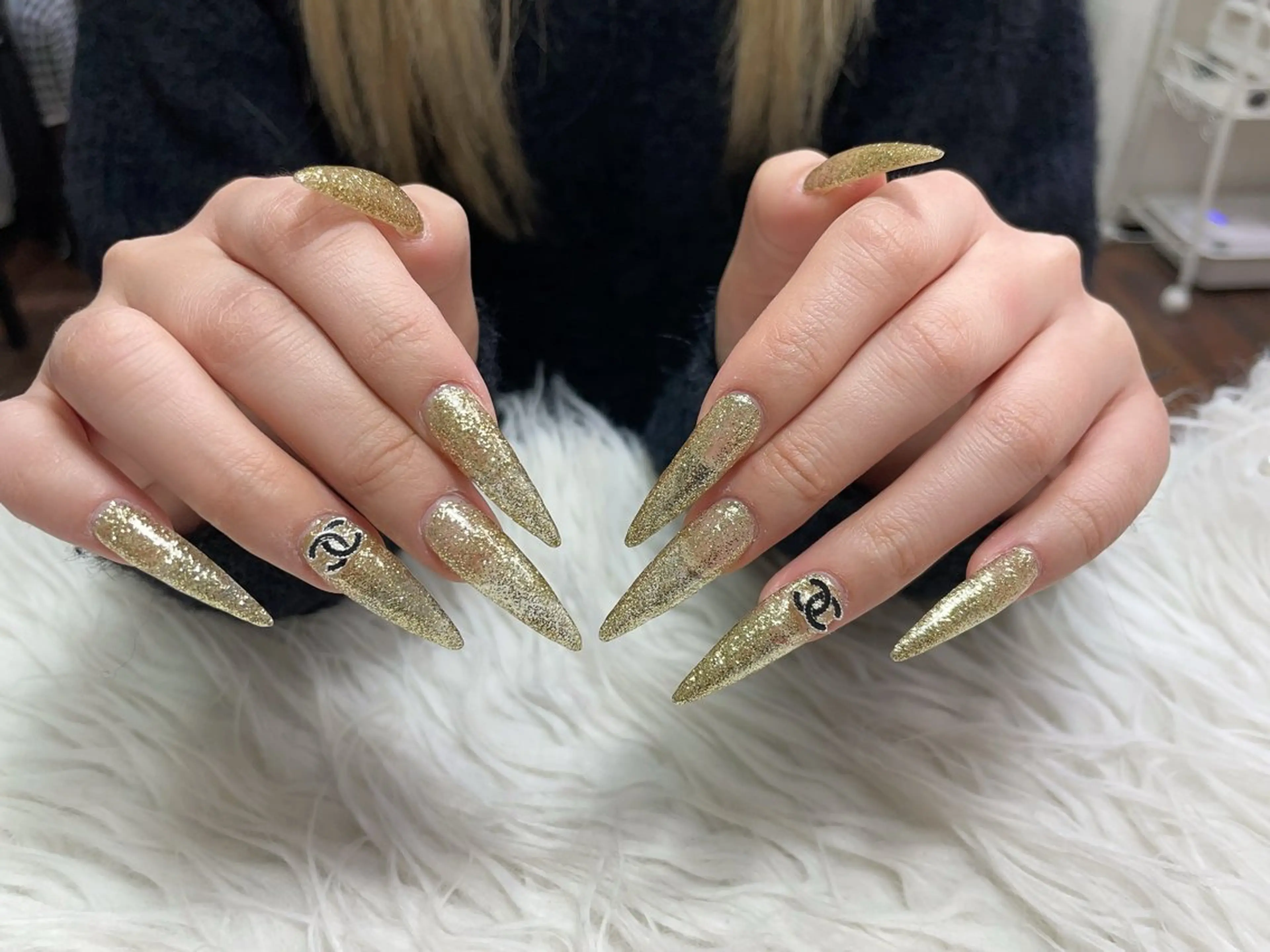 チップスカルプワンカラー➕ビジューストーン２つプレゼント🎁の写真