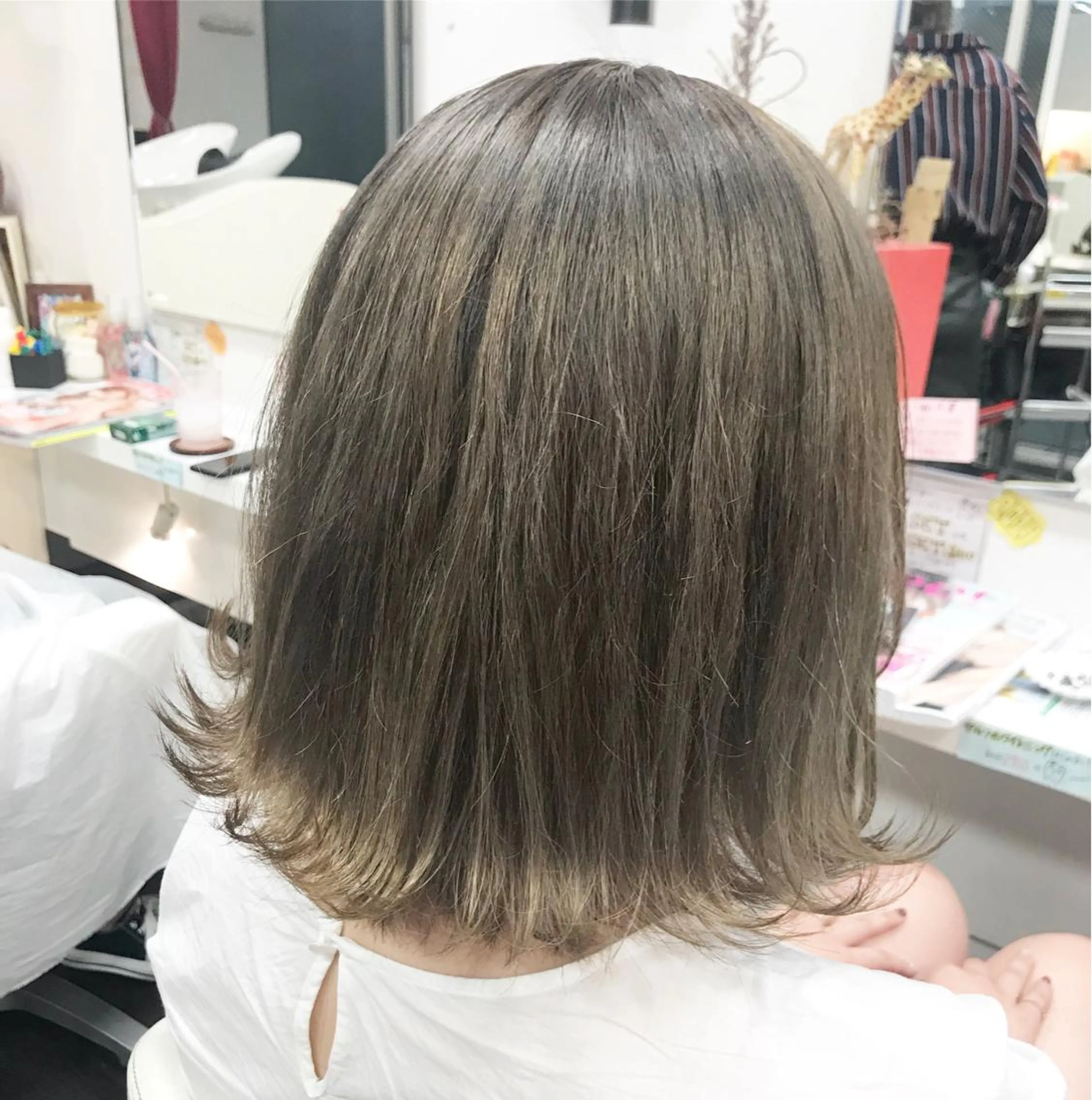 ミディアム カラー 岩谷/ブリーチ 🪽透明感カラーのヘアスタイル