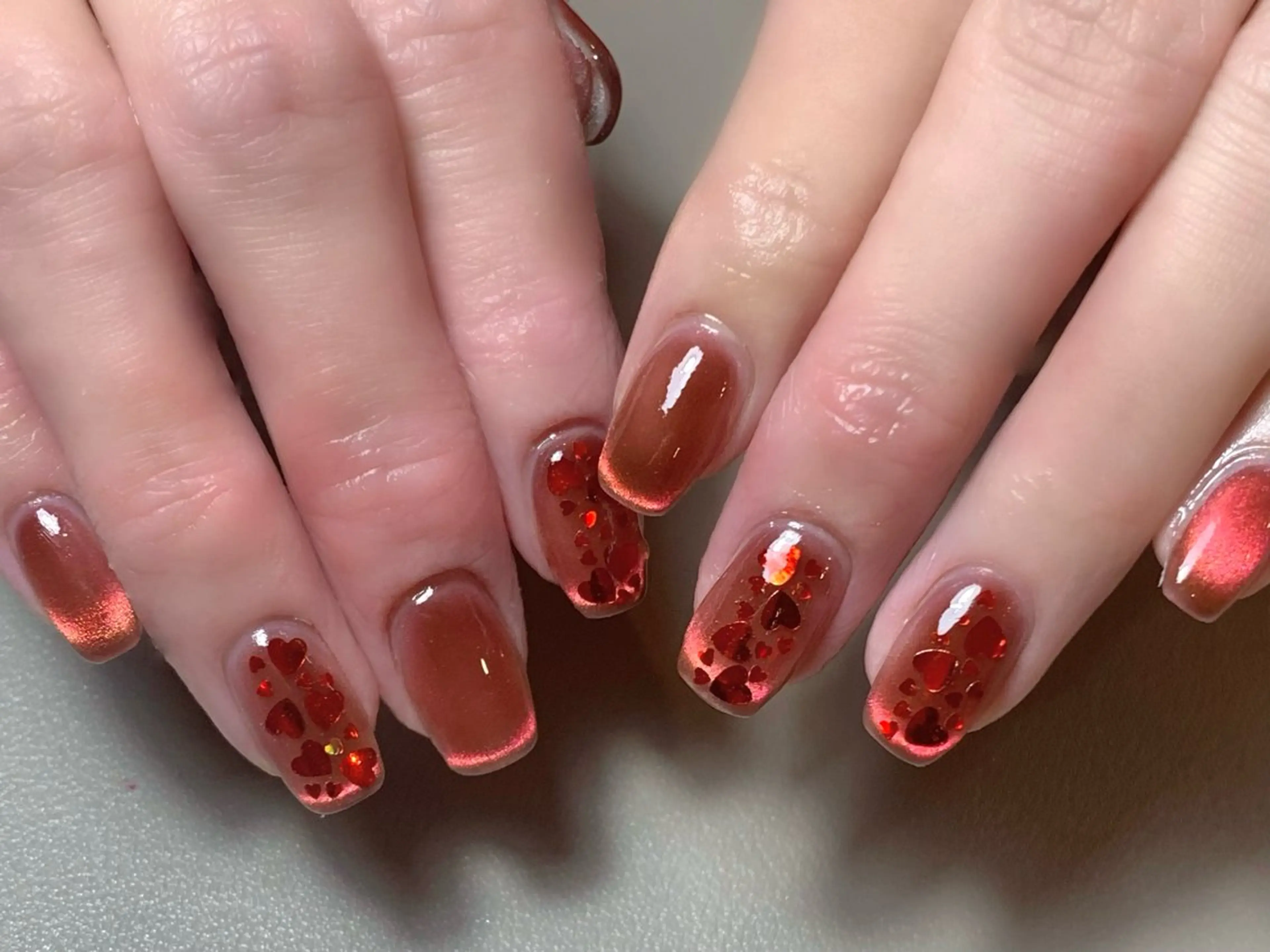 ネイル アートネイル ブラウン マグネットネイル 赤色 バレンタイン ハンドネイル 【ANEMONA】 NIHOの眉毛・アイブロウイメージ