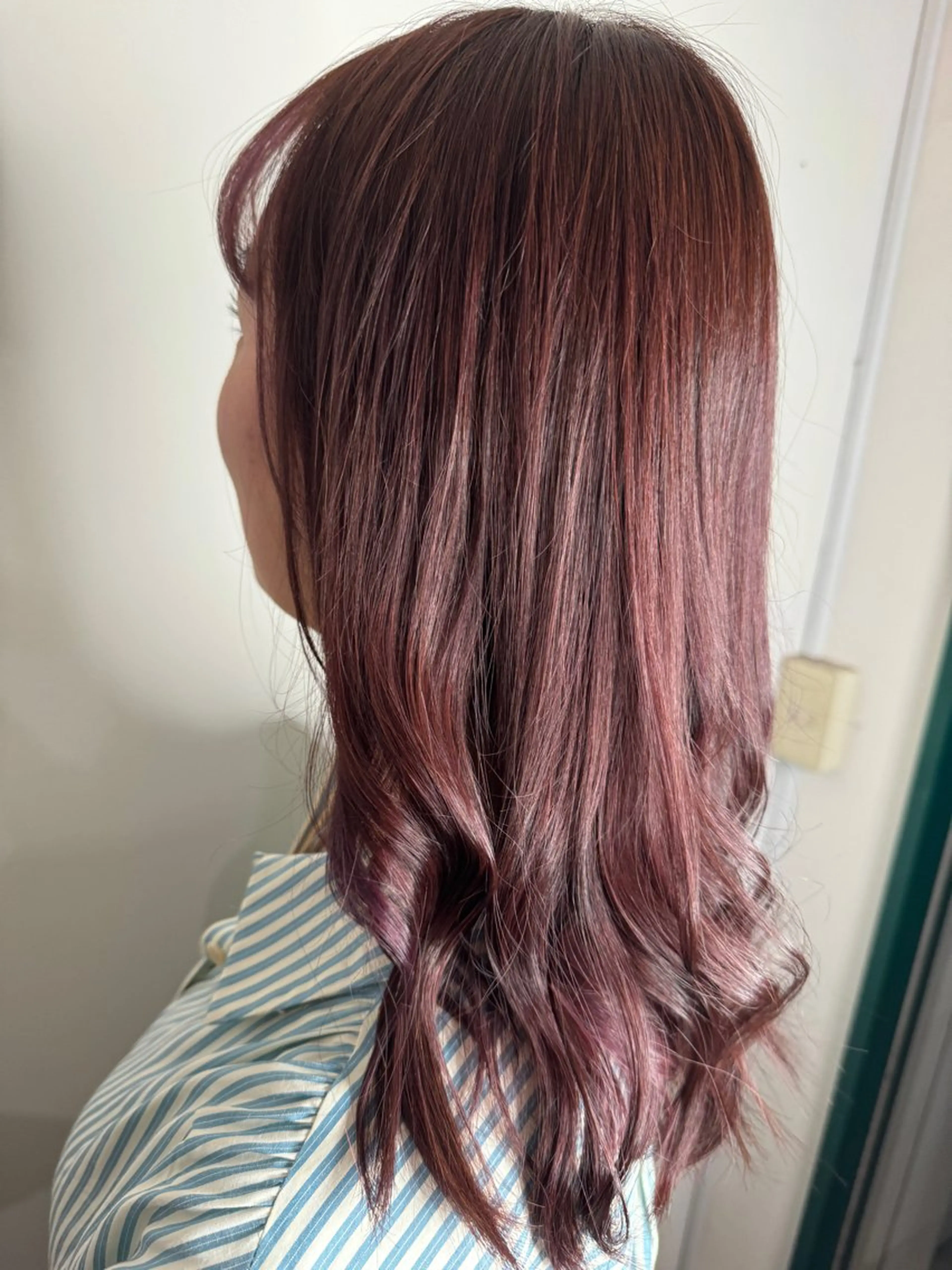 ロング カラー 大塚 しおりのヘアスタイル