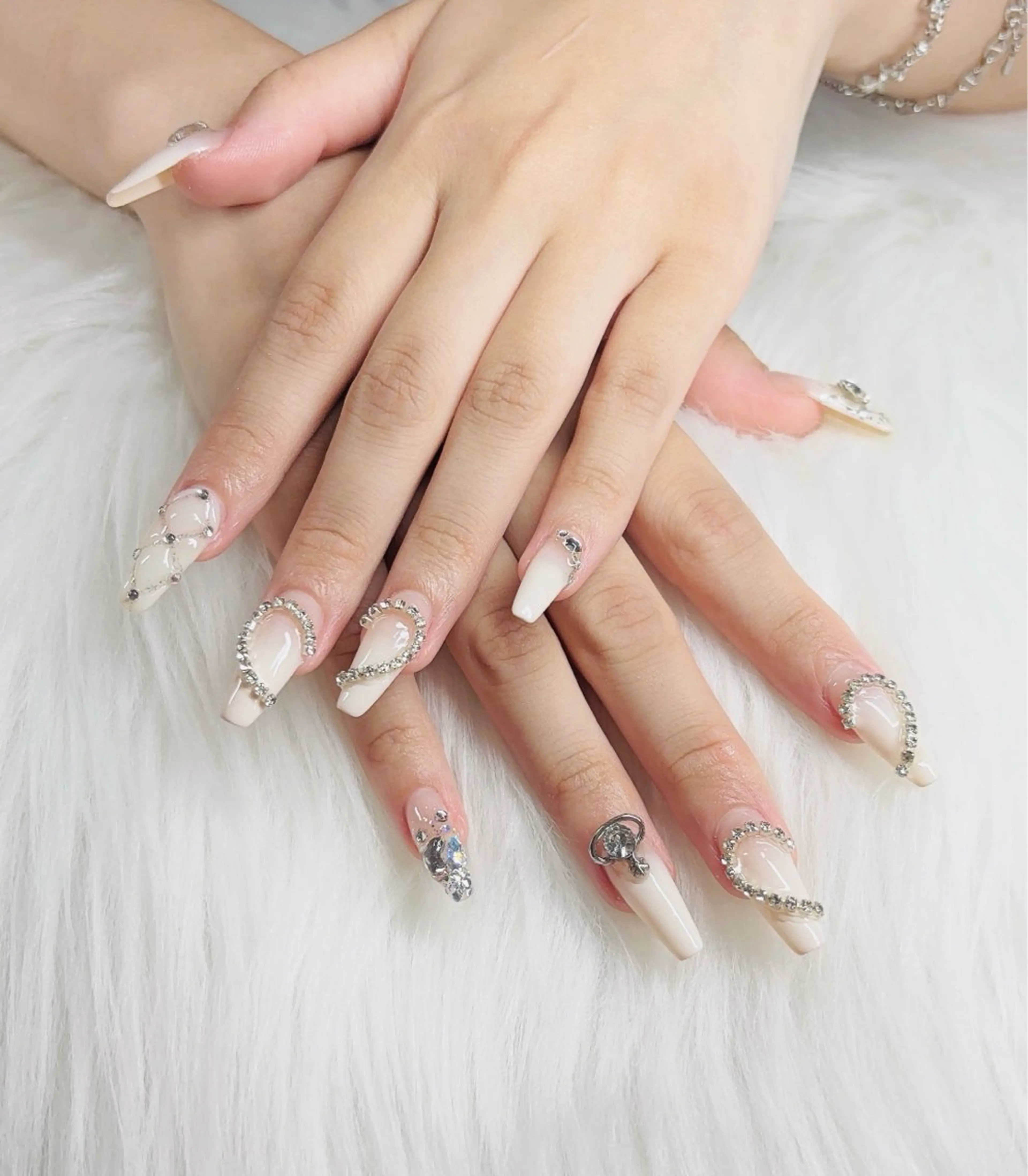 ネイル Elegance Nail所属・Elegance Nail本厚木店舗のネイルデザイン