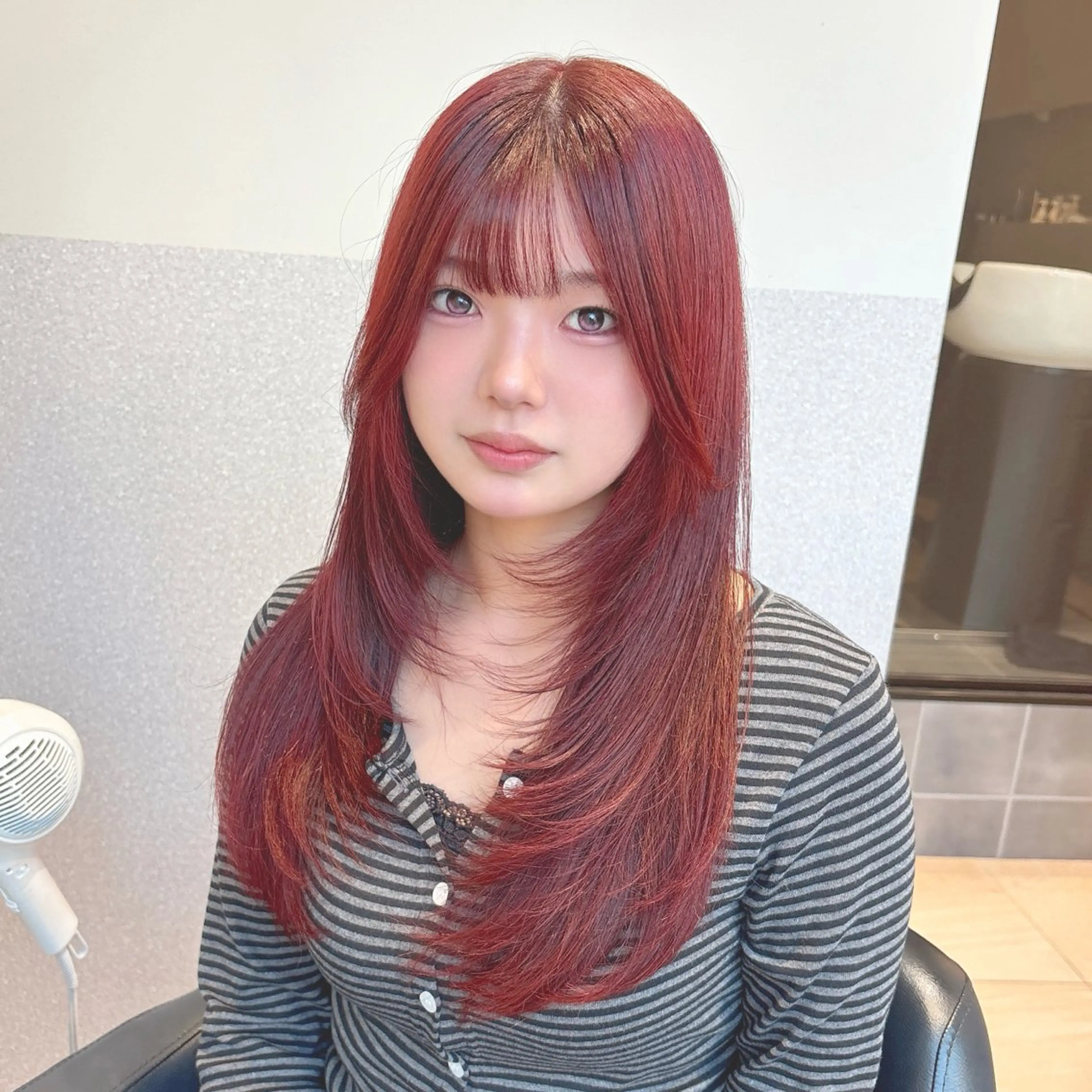 ロング カラー カシス レッドカラー レイヤーカット ヘアカラー 🩵ブリーチカラー MIORI🩵のヘアスタイル