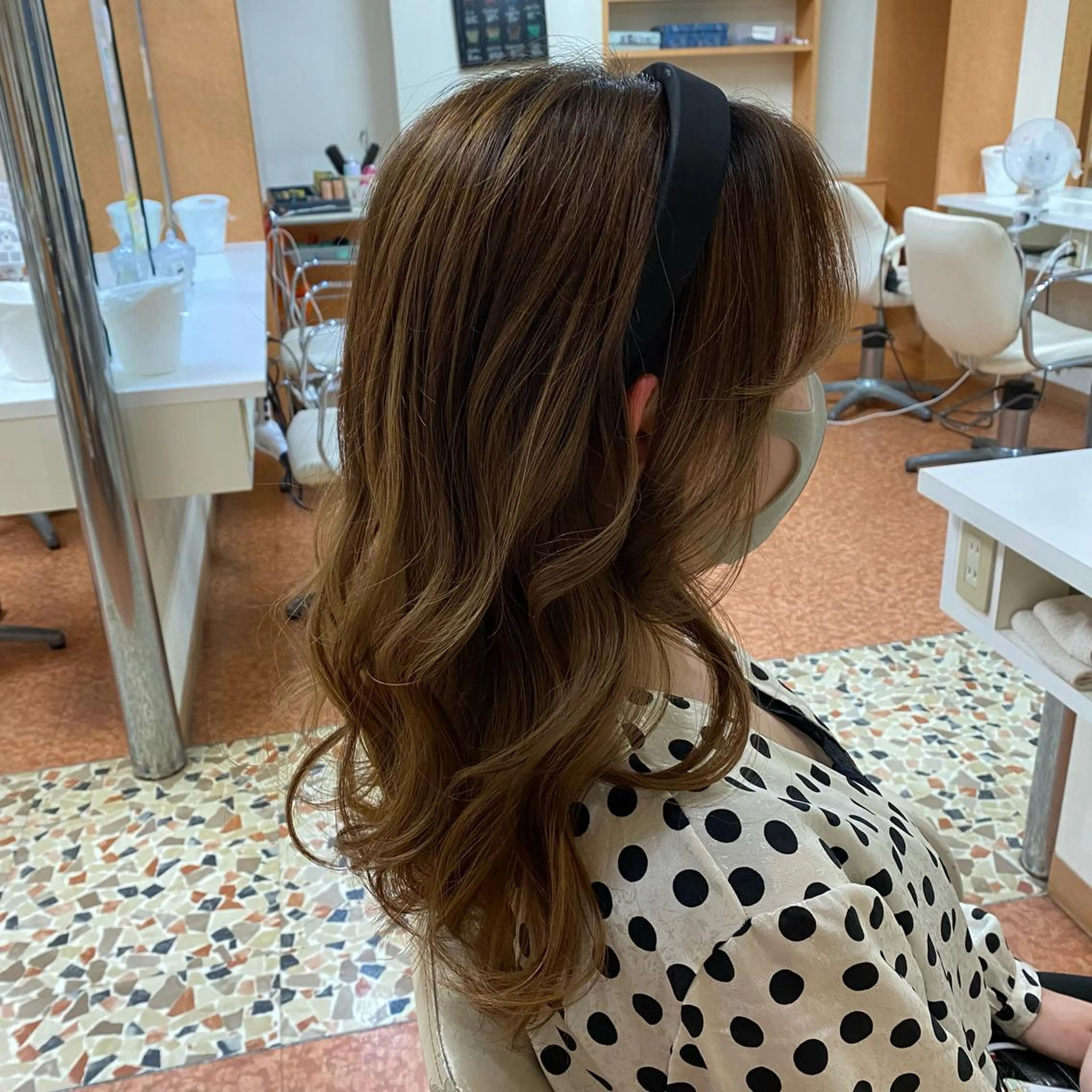 ロング ヘアアレンジ カチューシャ 竹野 実優のヘアスタイル
