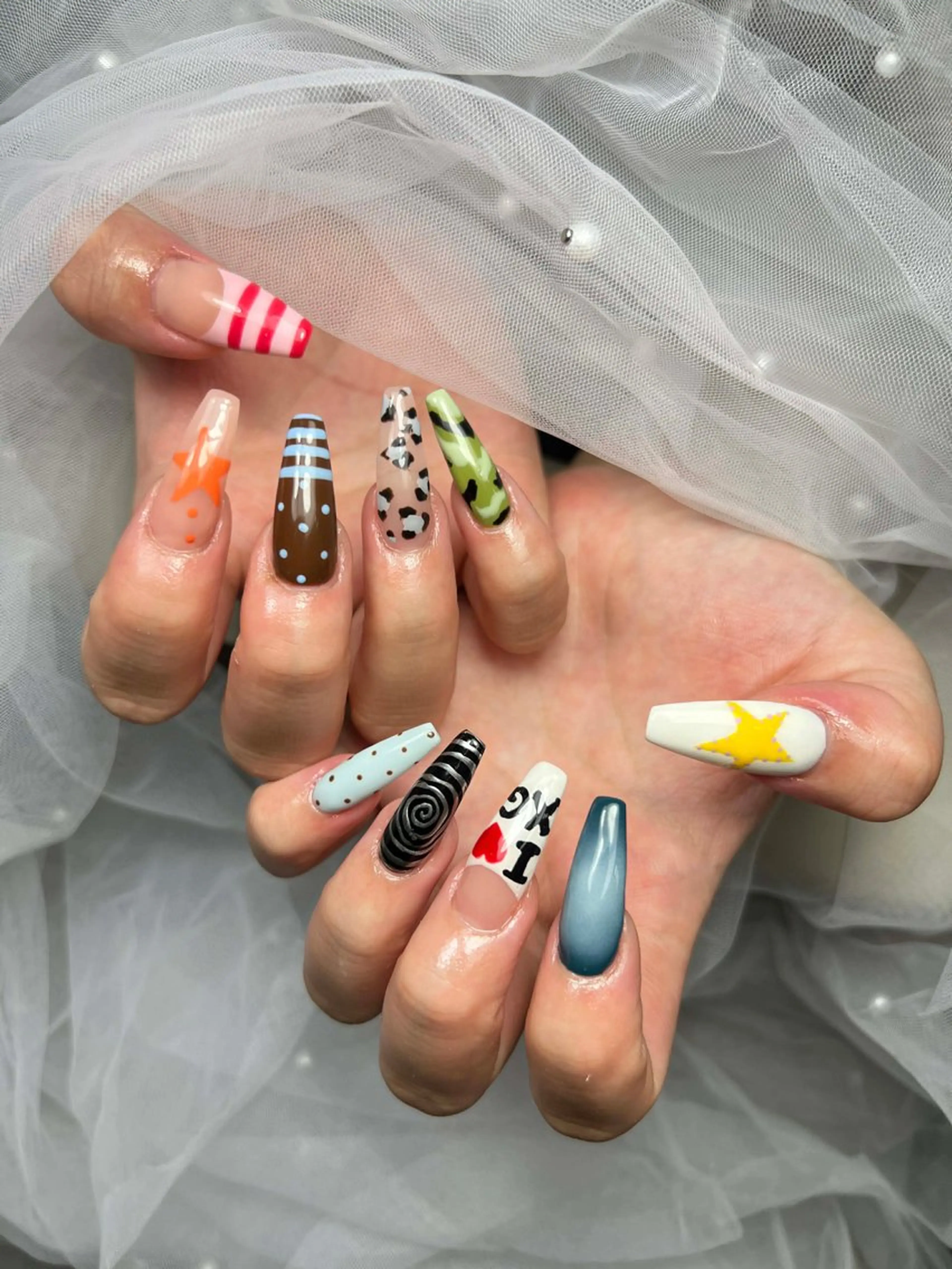 ネイル アートネイル オーロラネイル チークネイル 長さ出し フットネイル ハンドネイル ハンドケア Mio_ Noiranailのネイルデザイン