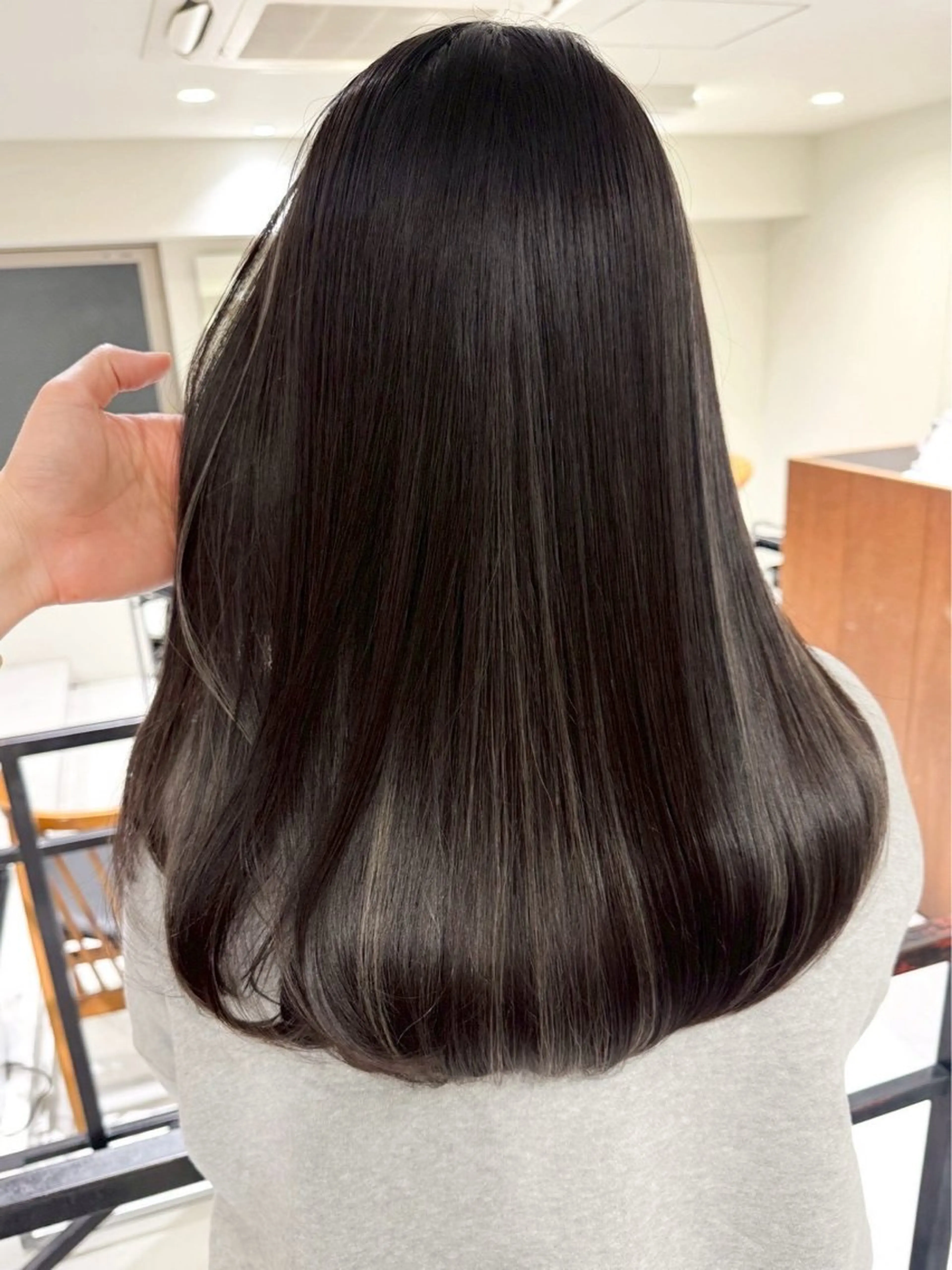 ロング カラー カット ヘアカラー トリートメント 新實 ゆりあのヘアスタイル