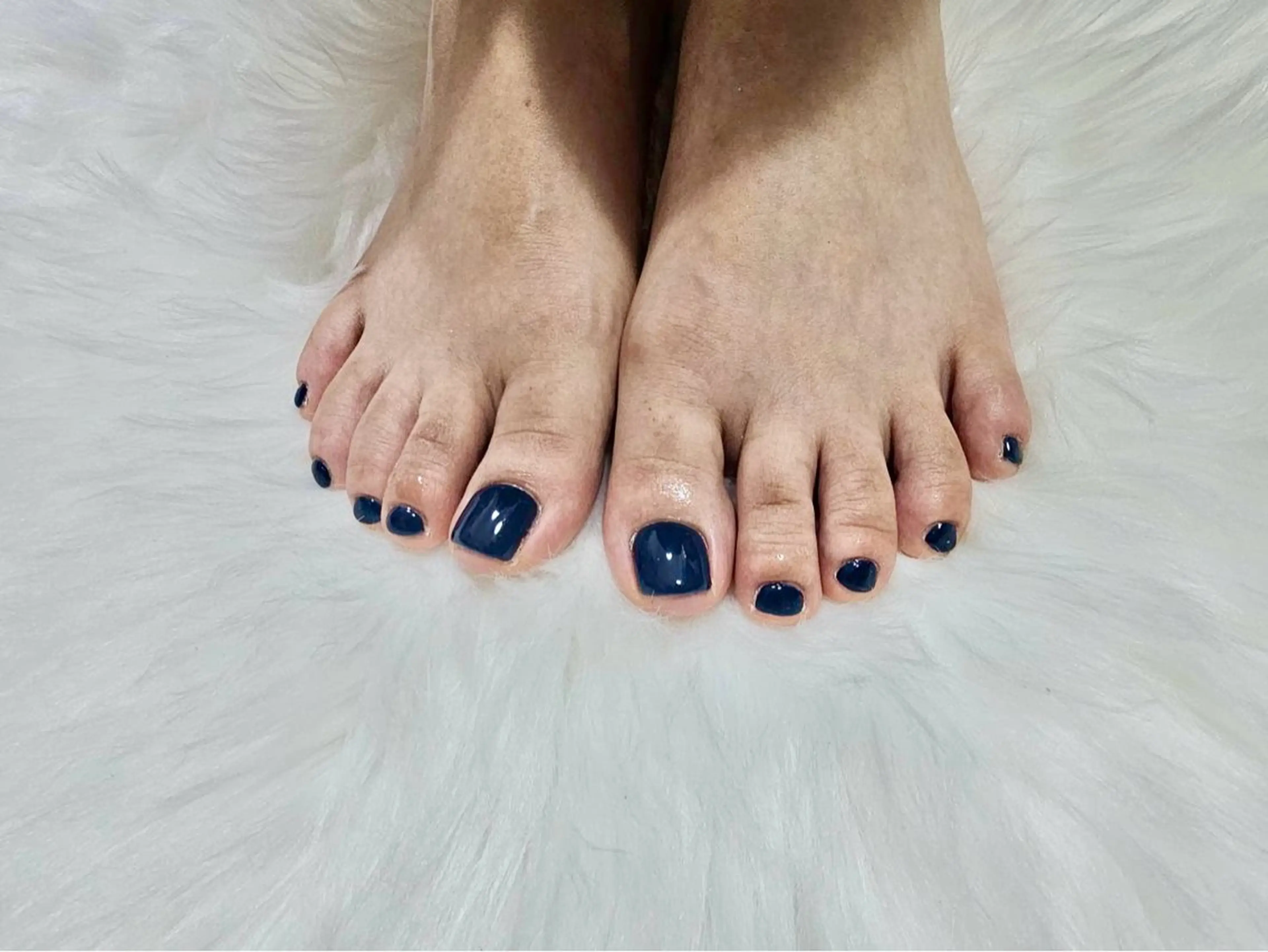 ネイル オーロラネイル ブルー フットネイル フレンチネイル ジェルネイル フットネイル mogunail &blowのネイルデザイン