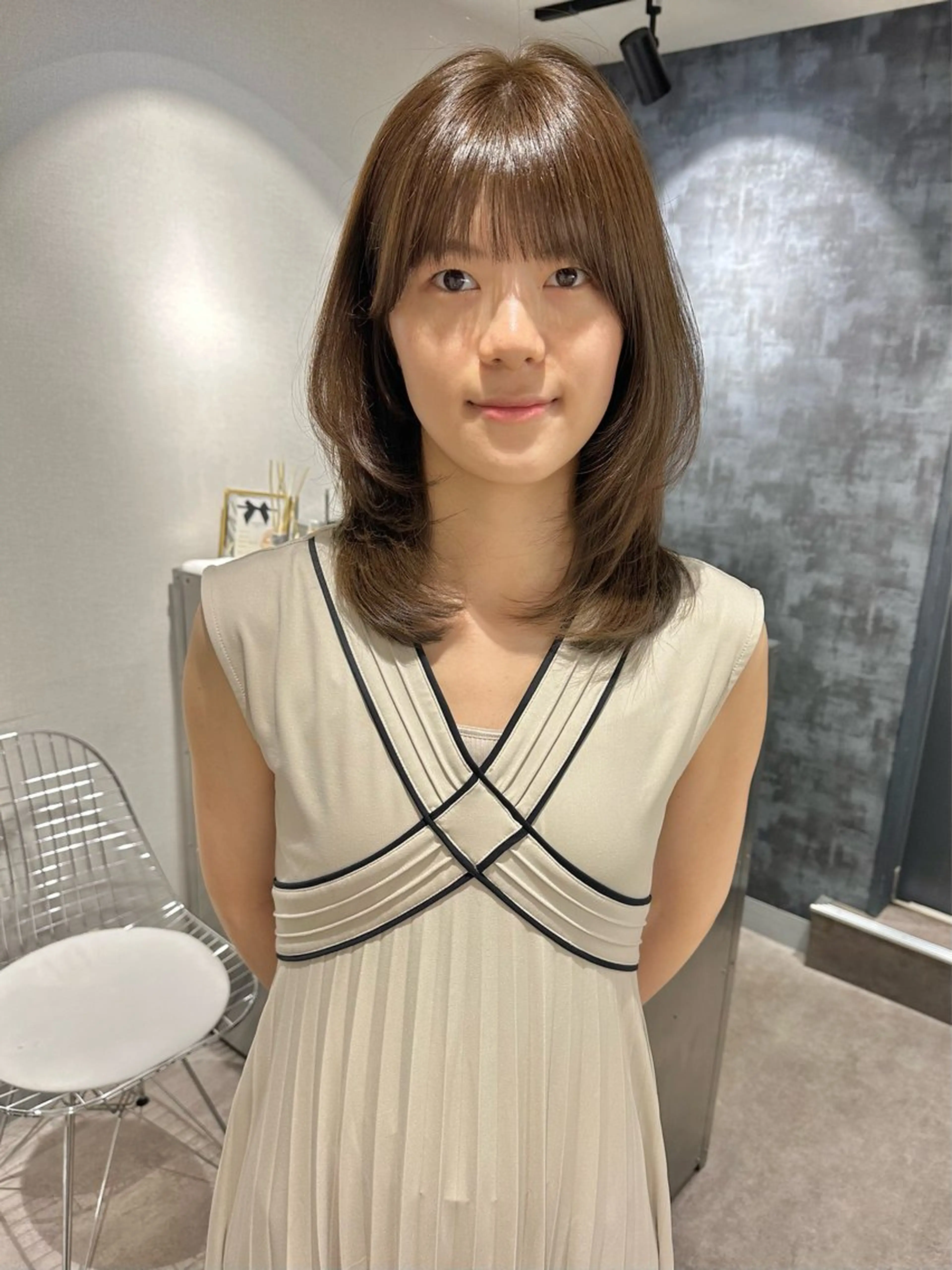 ミディアム カラー ベージュカラー ブリーチ ブリーチなしカラー オリーブベージュ レイヤーカット レイヤーカット🪄 耳ツボ🎀Ayumiのヘアスタイル