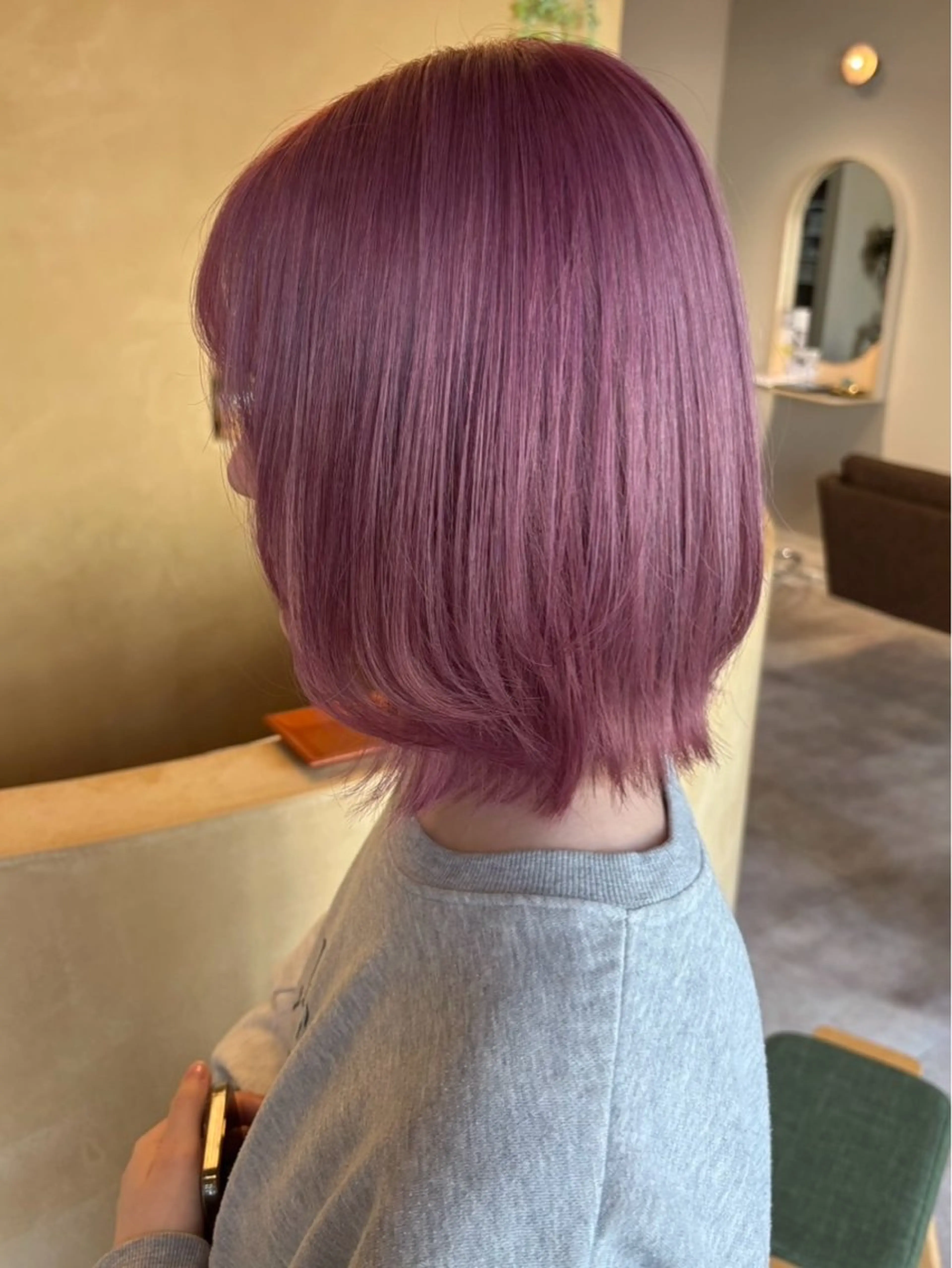 ミディアム 西田 朋華のヘアスタイル