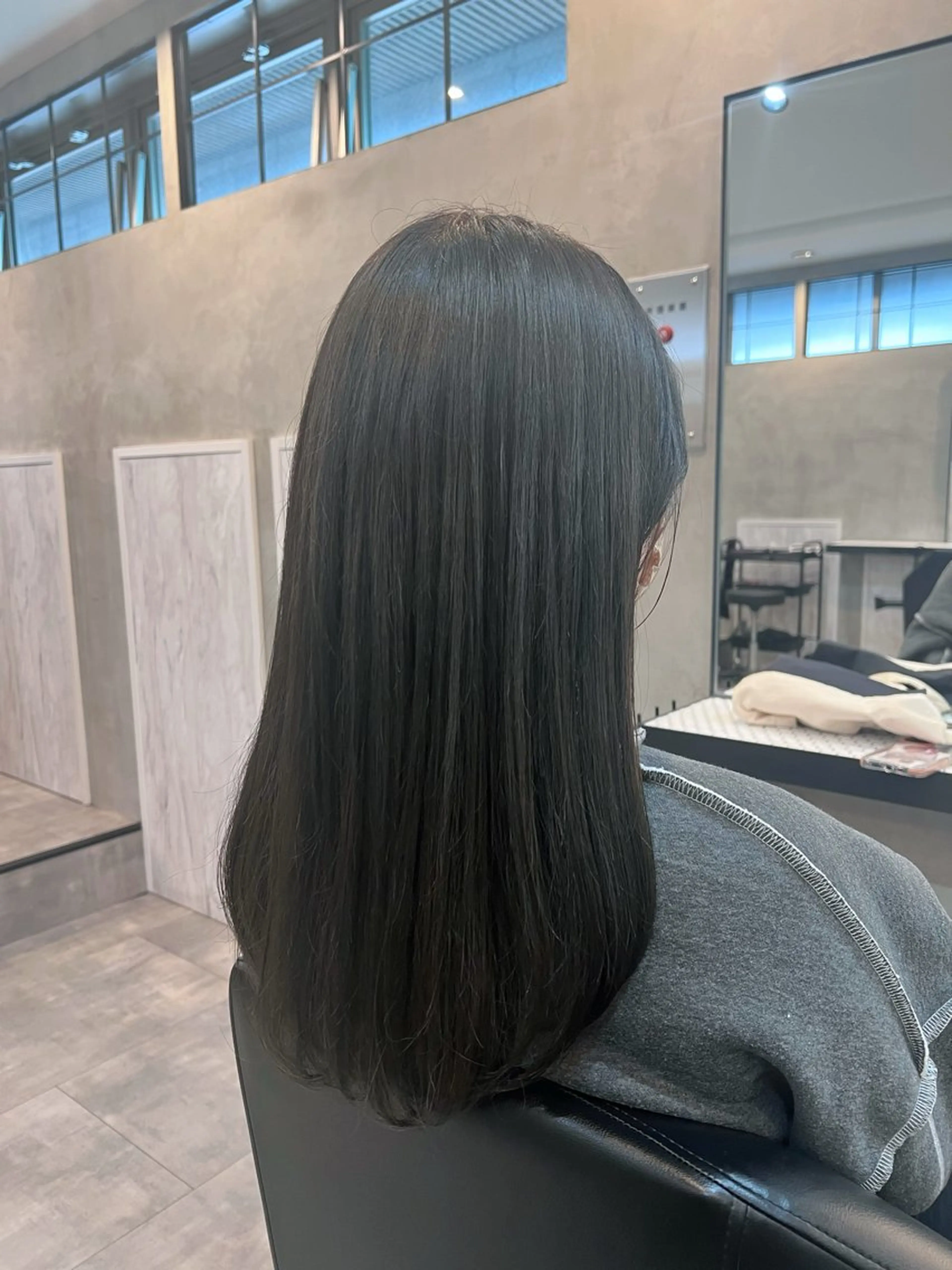 ロング カラー アッシュ アッシュグレー アッシュグレージュ 透明感カラー グレージュ ヘアカラー トリートメント 工藤 梨花のヘアスタイル