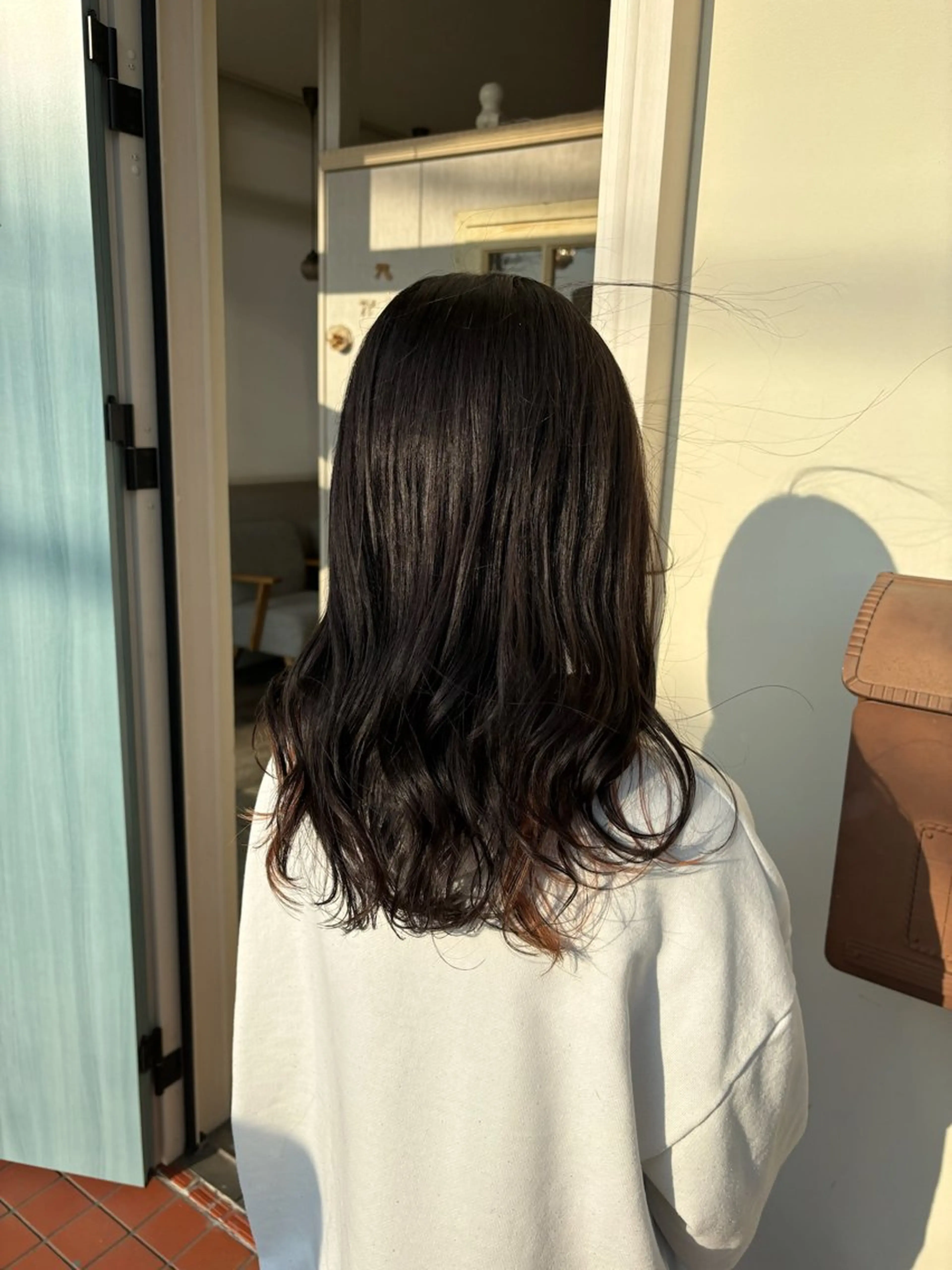 セミロング YURINO /ボブ ベージュ/ハイトーンのヘアスタイル