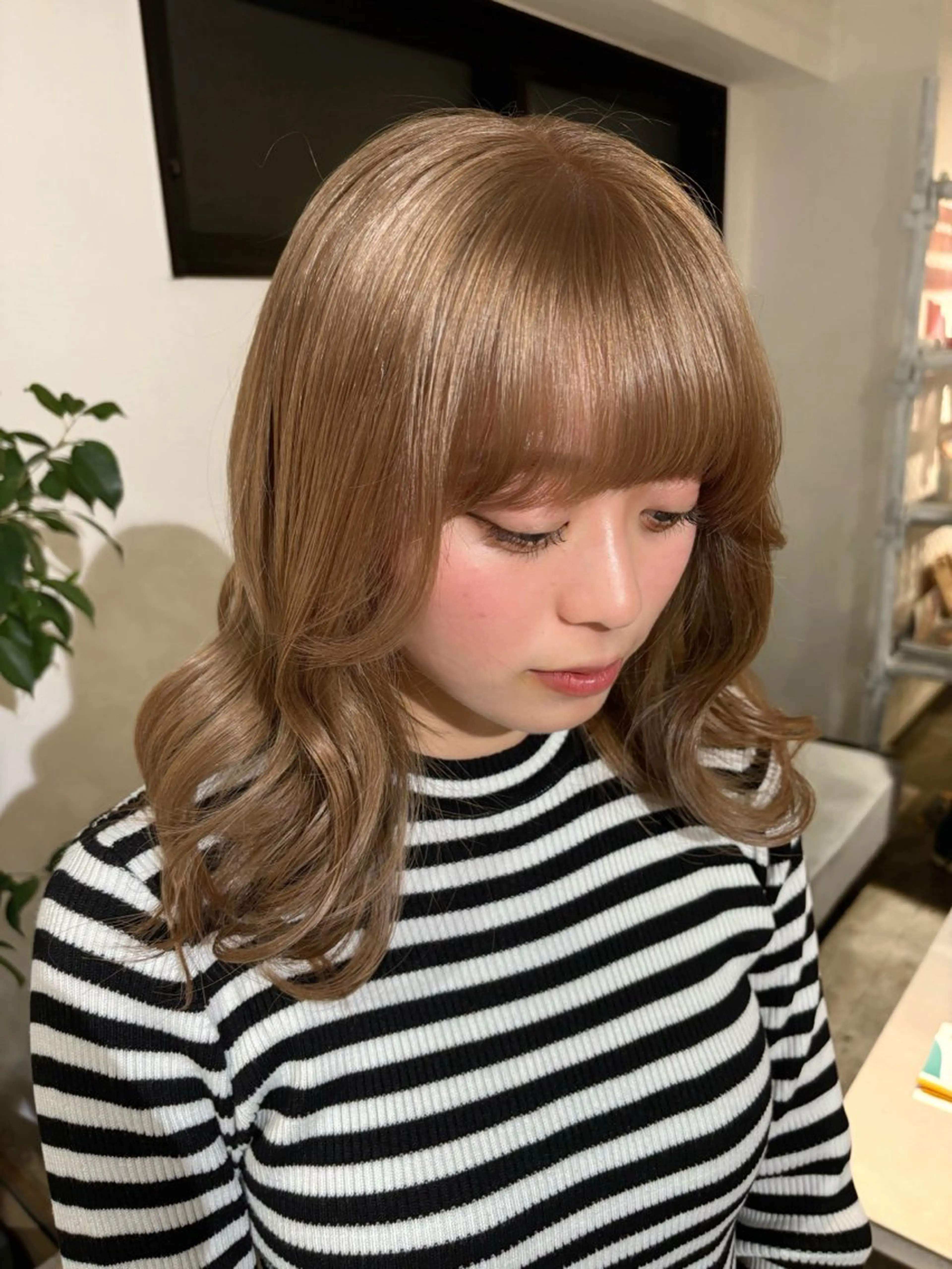 ロング カラー ベージュカラー ブリーチ ダブルカラー ミルクティーベージュ 暖色カラー🍒 ケアブリーチ/akiのヘアスタイル