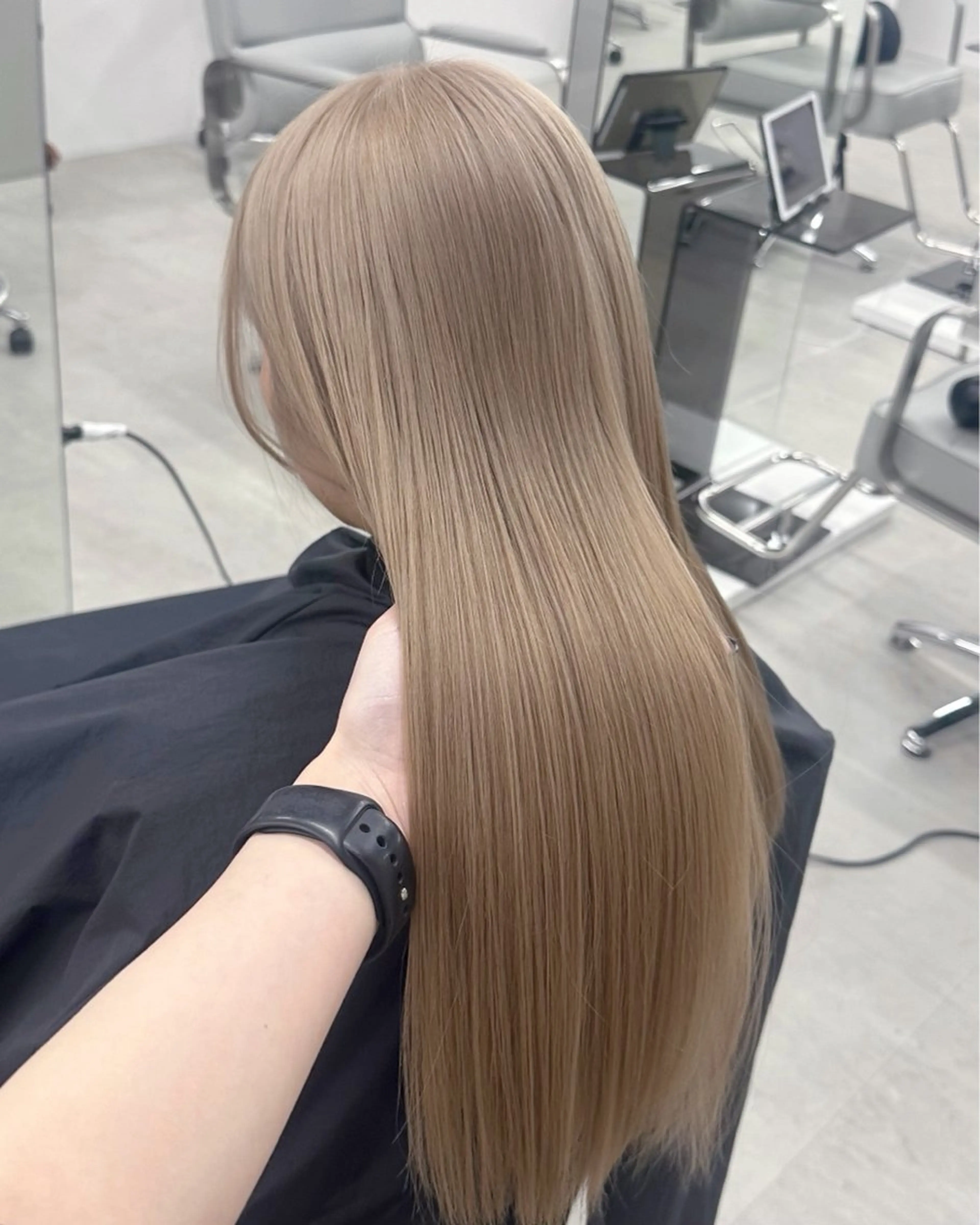 ロング Mei/ハイトーン/ シャドールーツのヘアスタイル