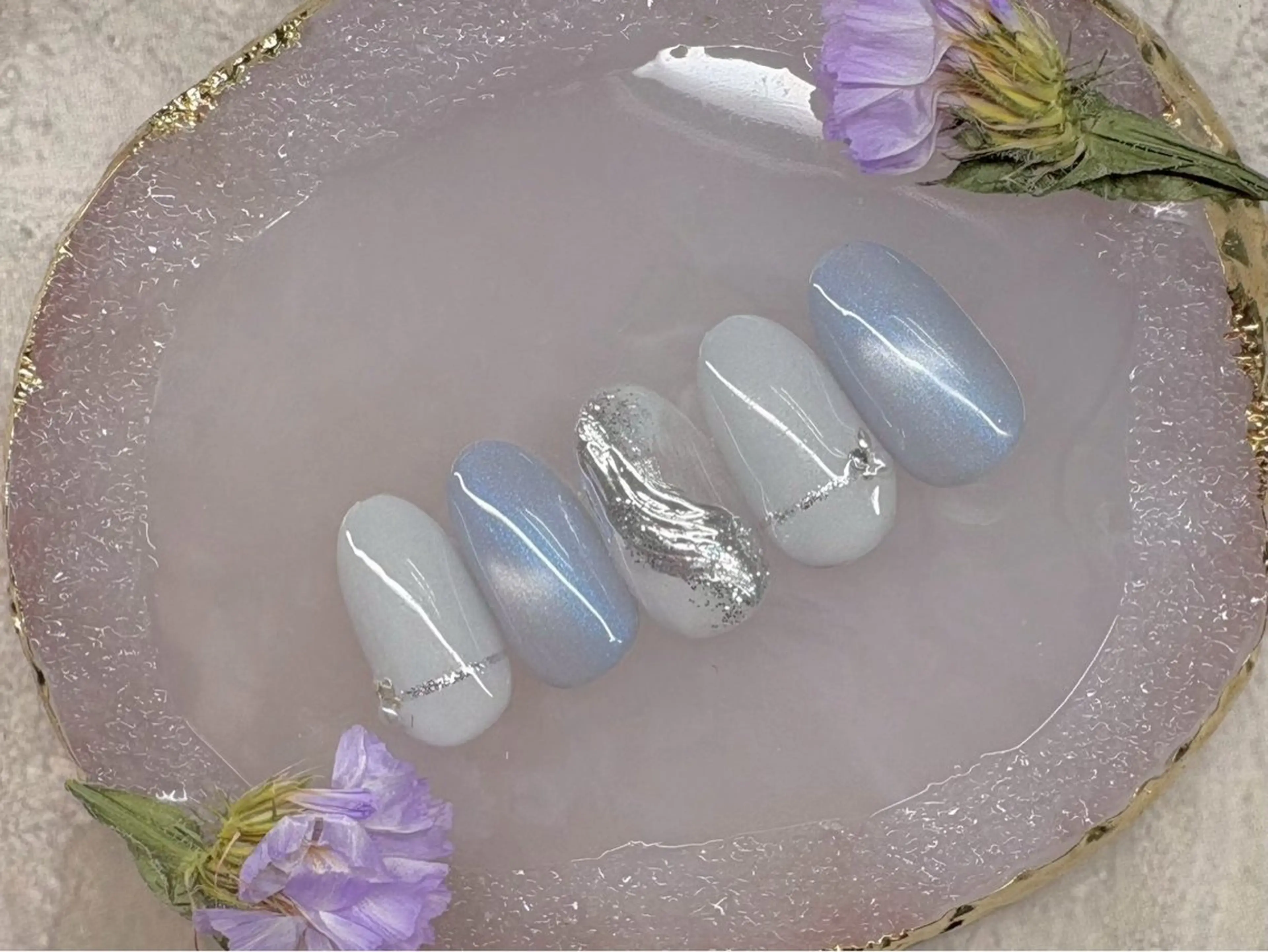 オフなし30種類から選べる　トレンド　定額artネイルの写真