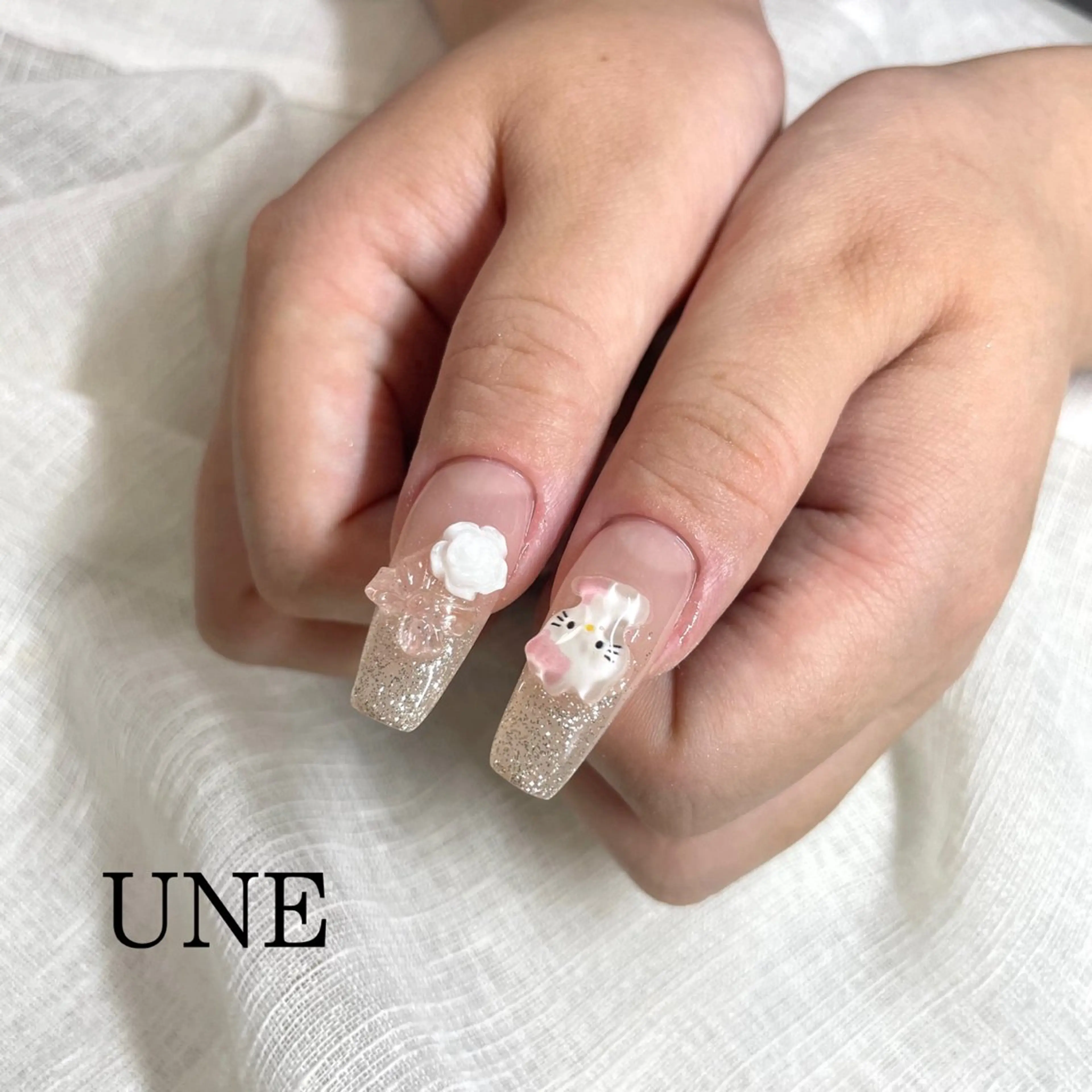 ネイル キラキラネイル ラメ(グリッター) ラメグラデーション ワンホンネイル UNE.【ユヌ】 Jr.NANAのネイルデザイン