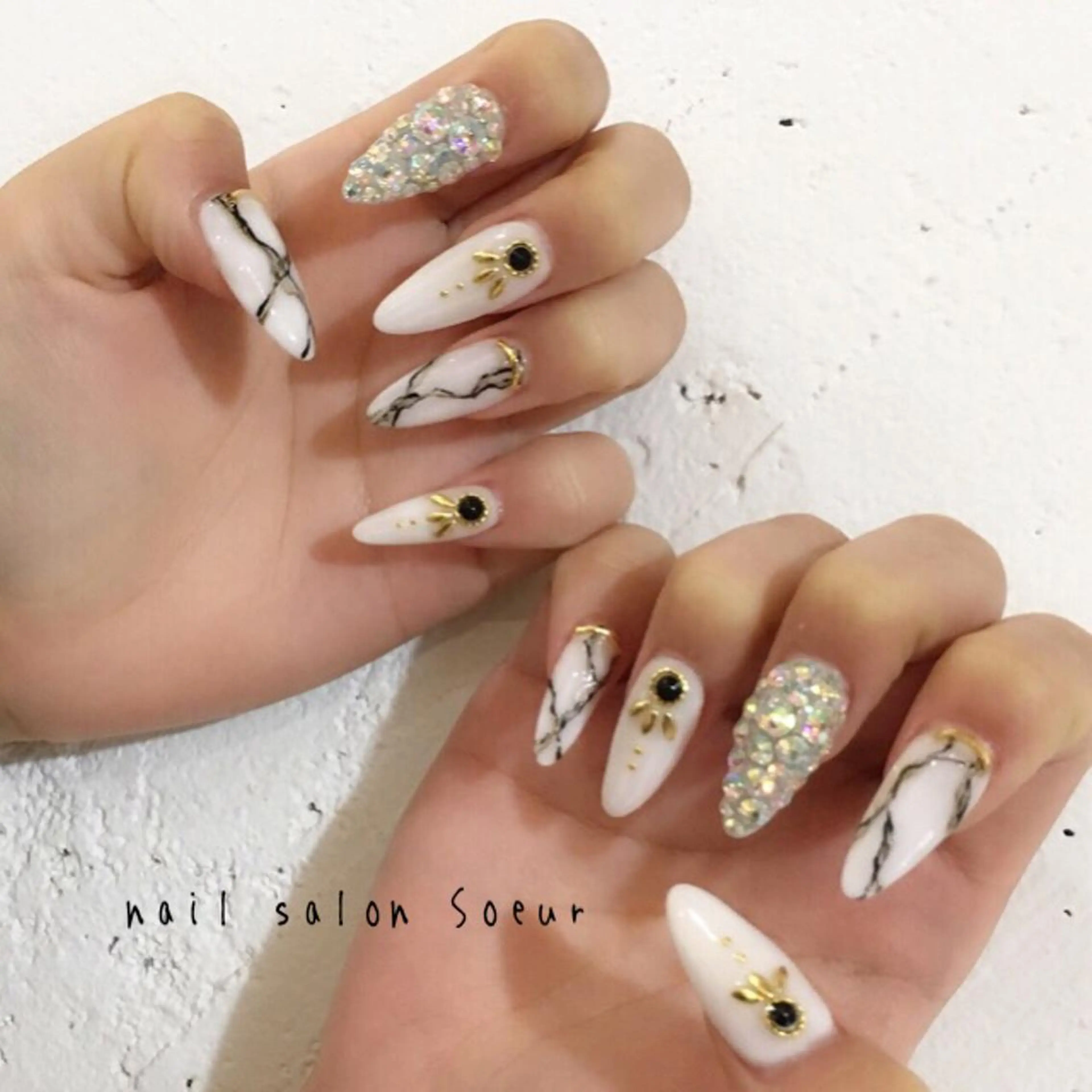 ネイル ロングネイル 持ち込み スカルプネイル ホワイト ハンドネイル nail salon Soeurのネイルデザイン