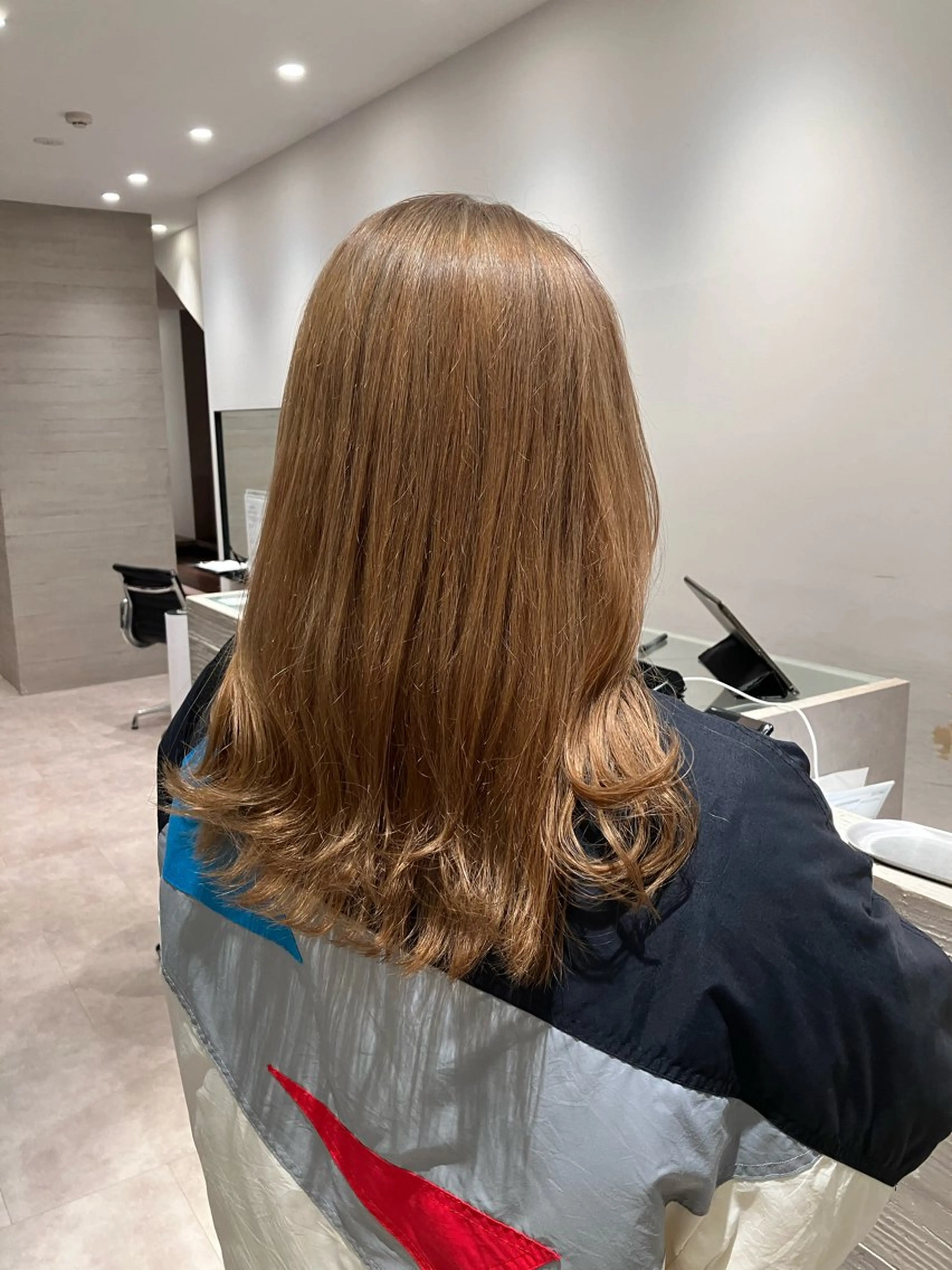 ロング カラー ベージュカラー ブリーチ サキ🤍ハイトーン 🩰くびれ巻きヘアのヘアスタイル