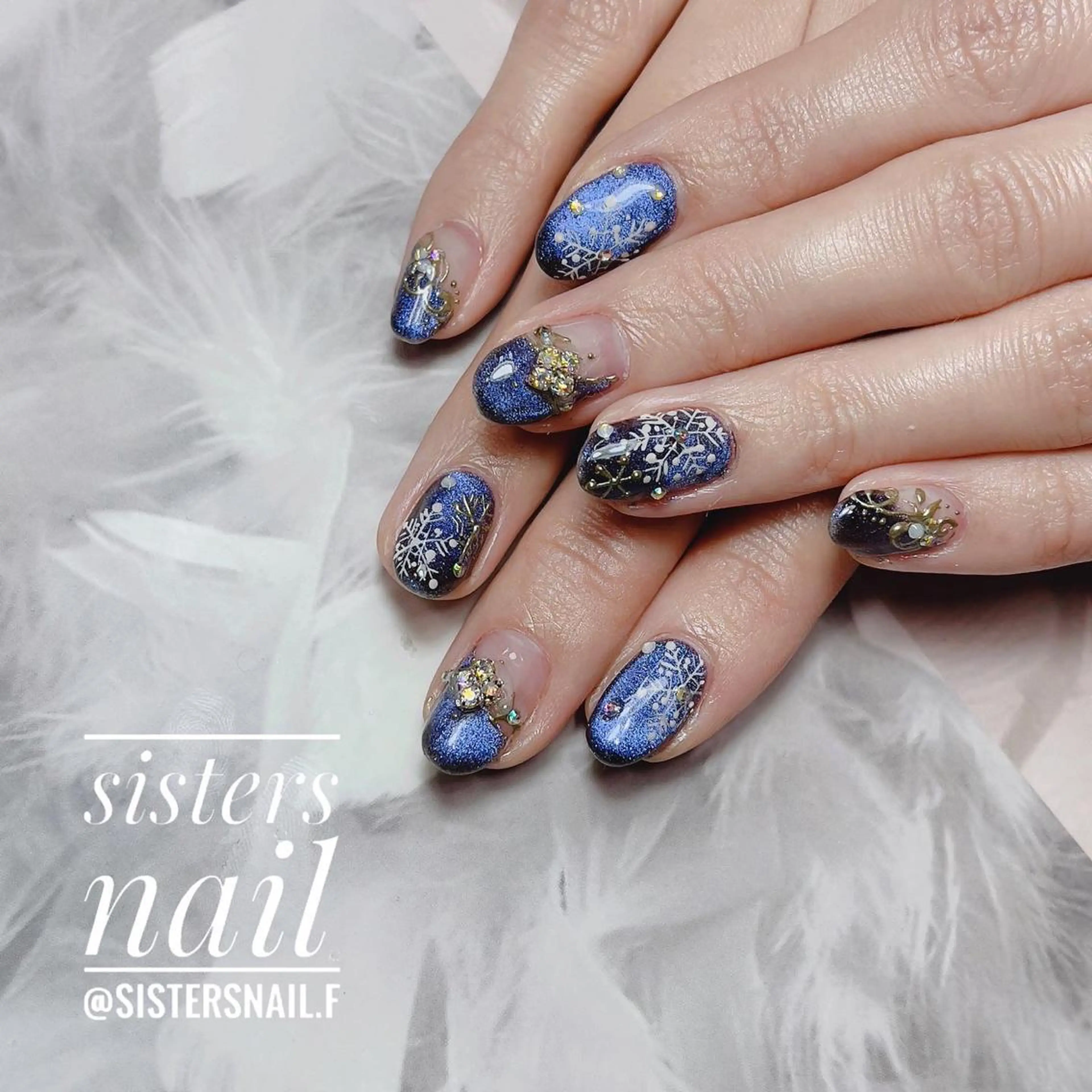 ネイル アートネイル ゴールド キラキラネイル マグネットネイル 冬ネイル sisters nail.fのネイルデザイン