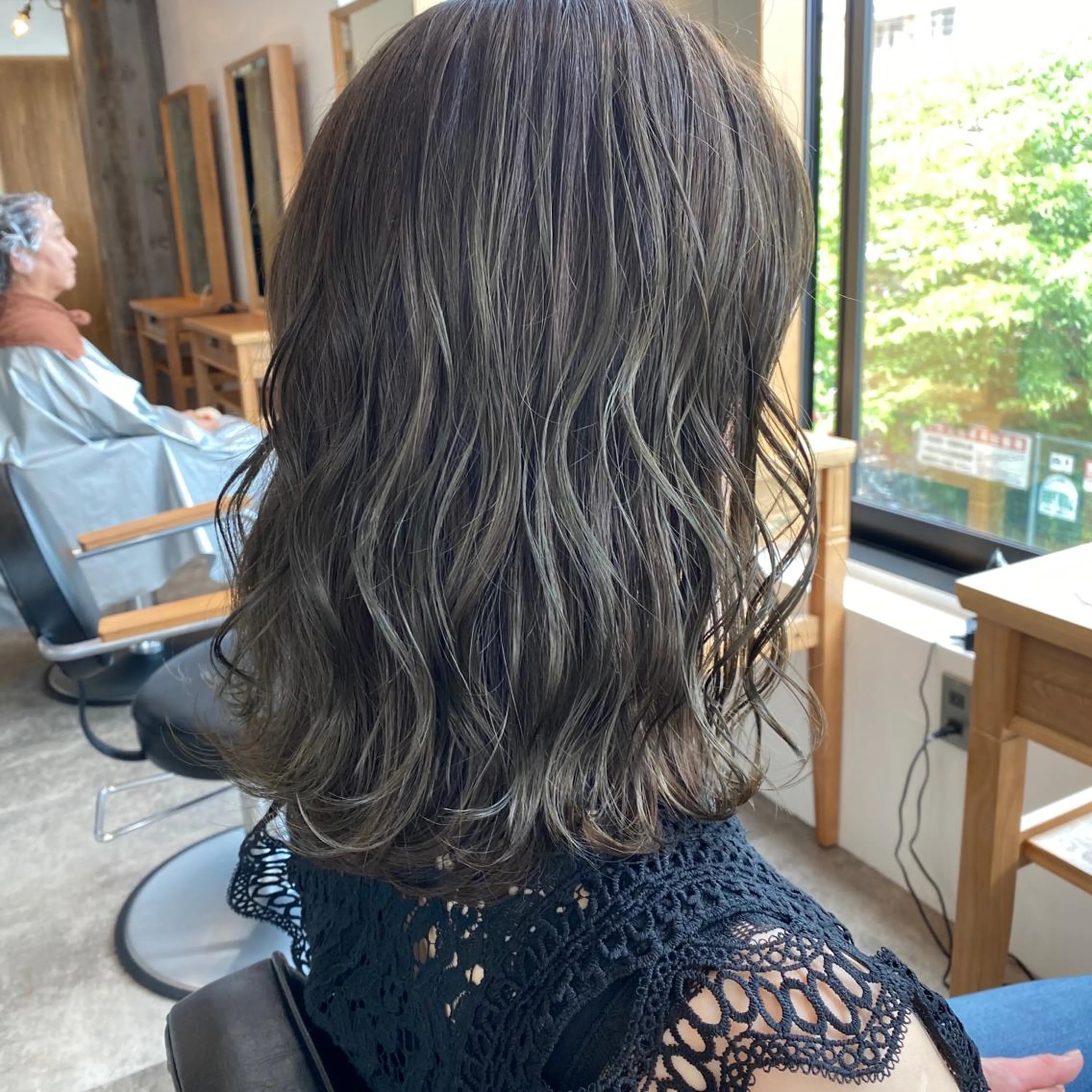 ミディアム 今井 悠菜のヘアスタイル