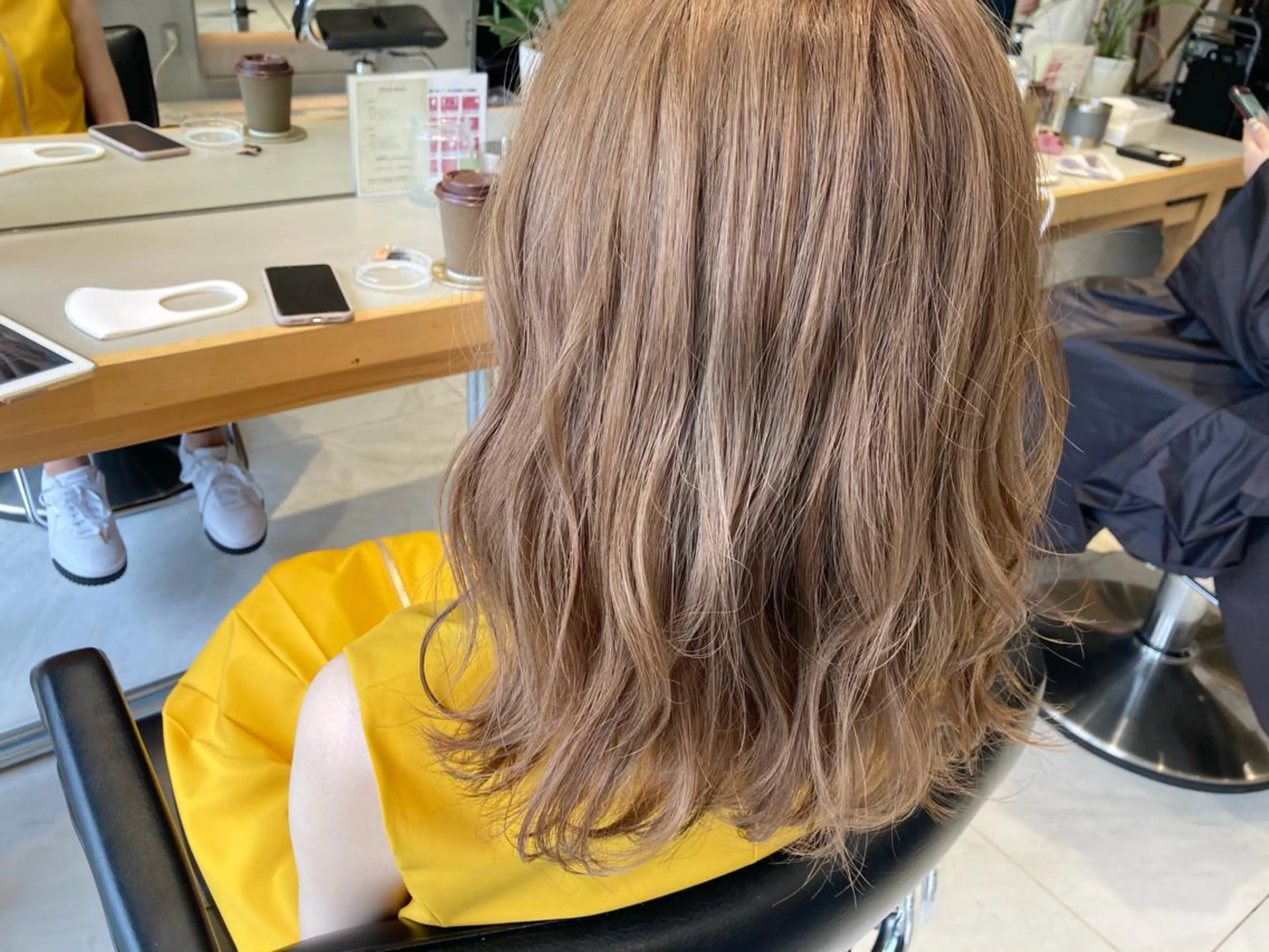 ミディアム カラー ヘアアレンジ ベージュカラー ブリーチ ハイトーンカラー ハイトーンベージュ オリーブ透明感カラー 表参道/MIKUのヘアスタイル