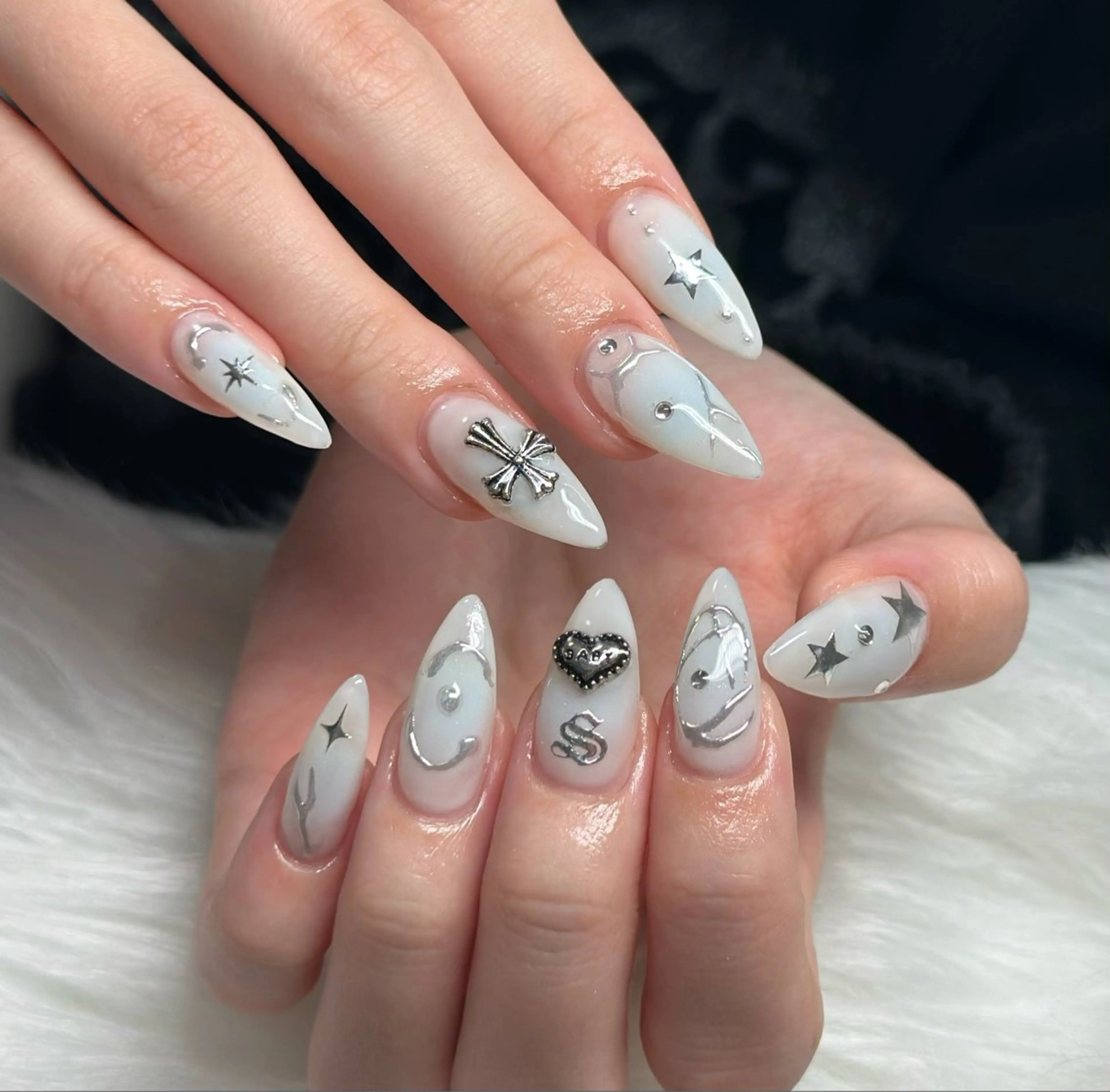 ネイル オーロラネイル フレンチネイル ジェルネイル ハロウィン キラキラネイル H.baby Nail Salonのネイルデザイン