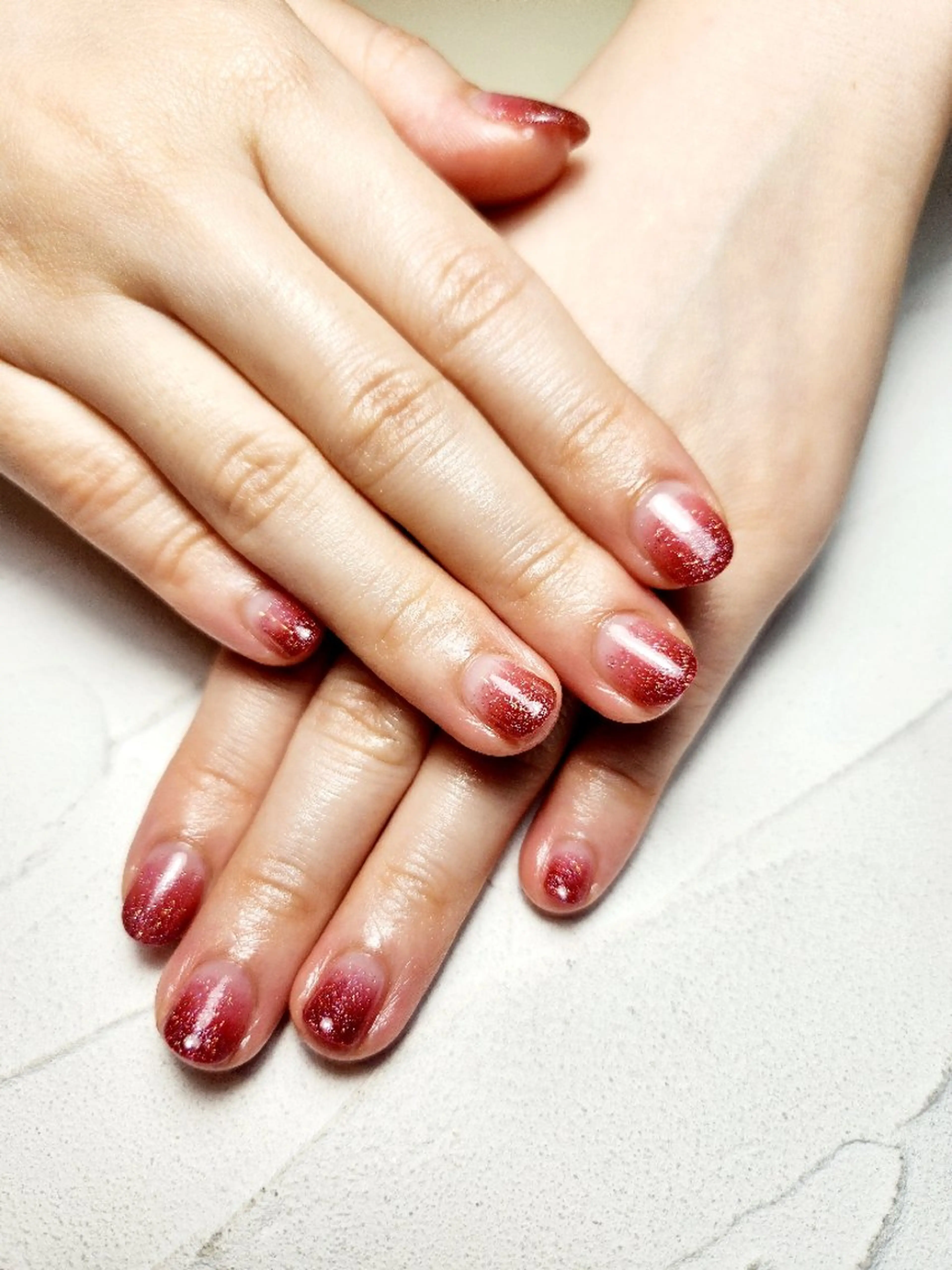 ネイル グラデーション ラメ(グリッター) ラメグラデーション 赤色 スマイルニコ Aiのネイルデザイン