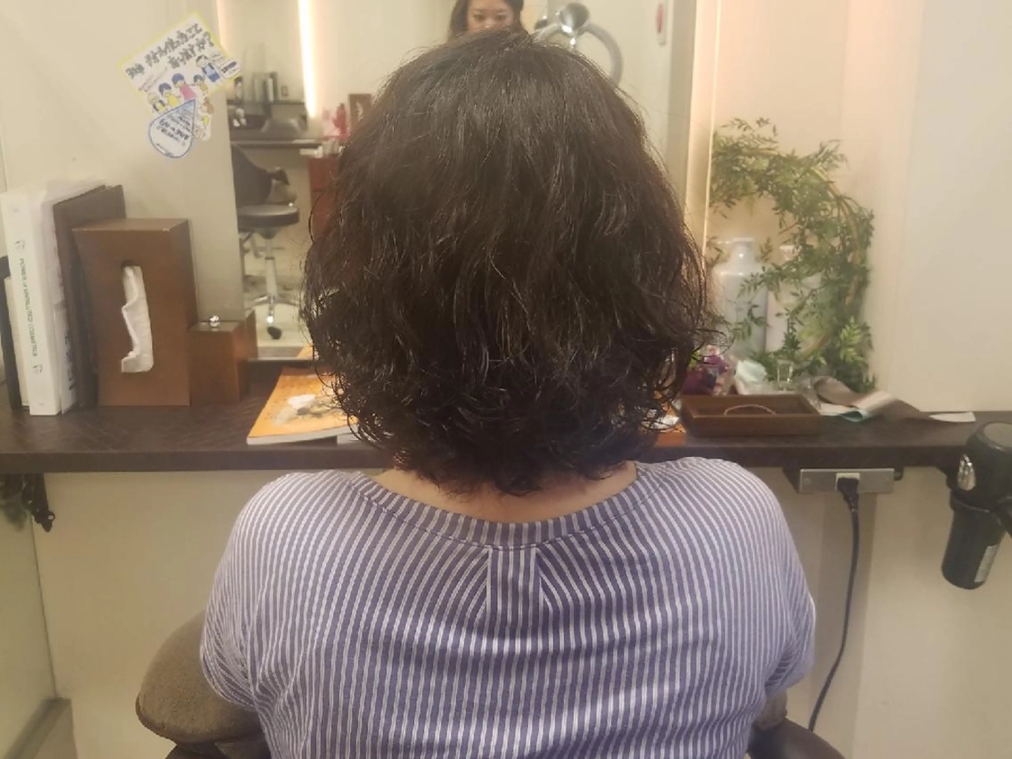 ミディアム パーマ 麻里 杏彩のヘアスタイル