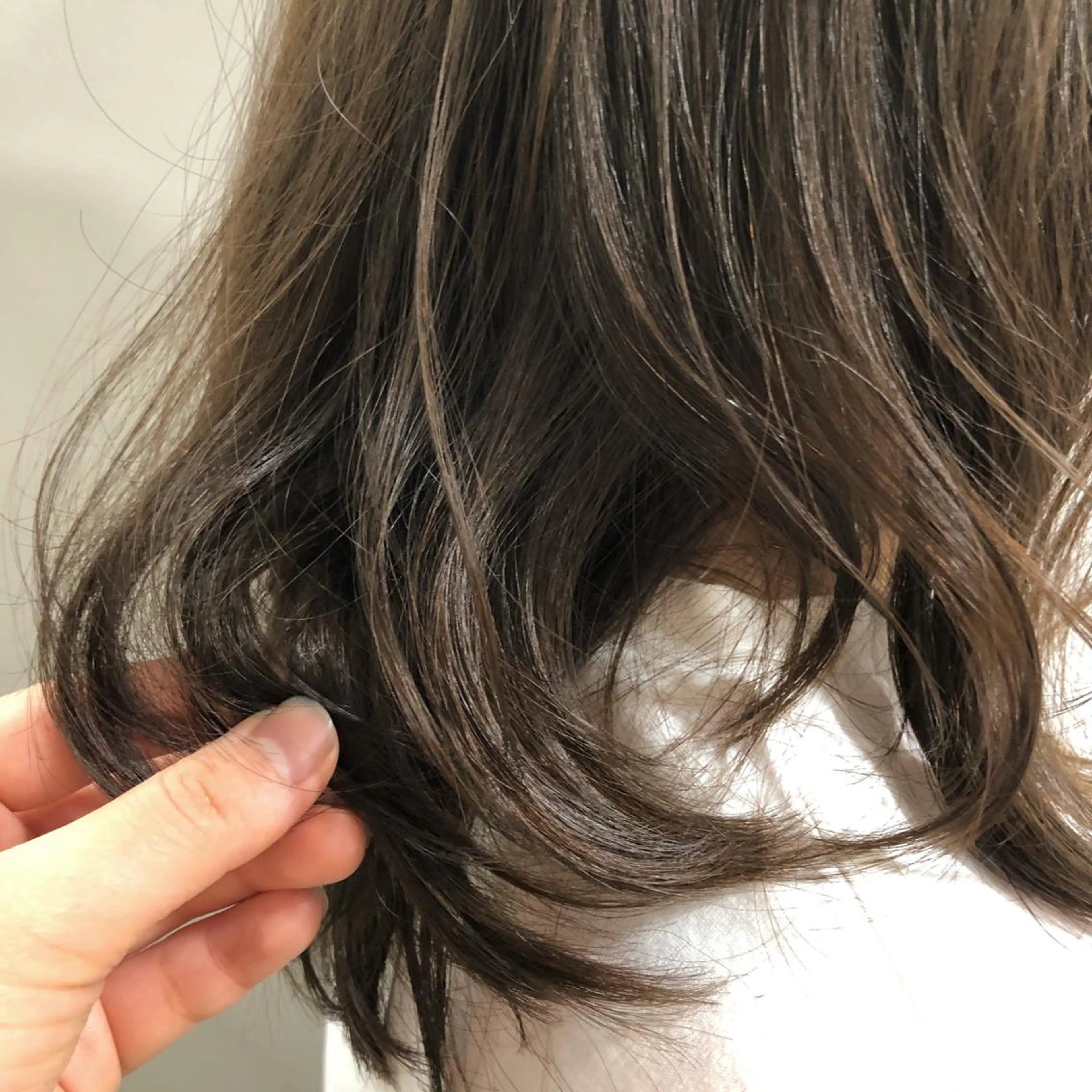セミロング 白土 さくらのヘアスタイル