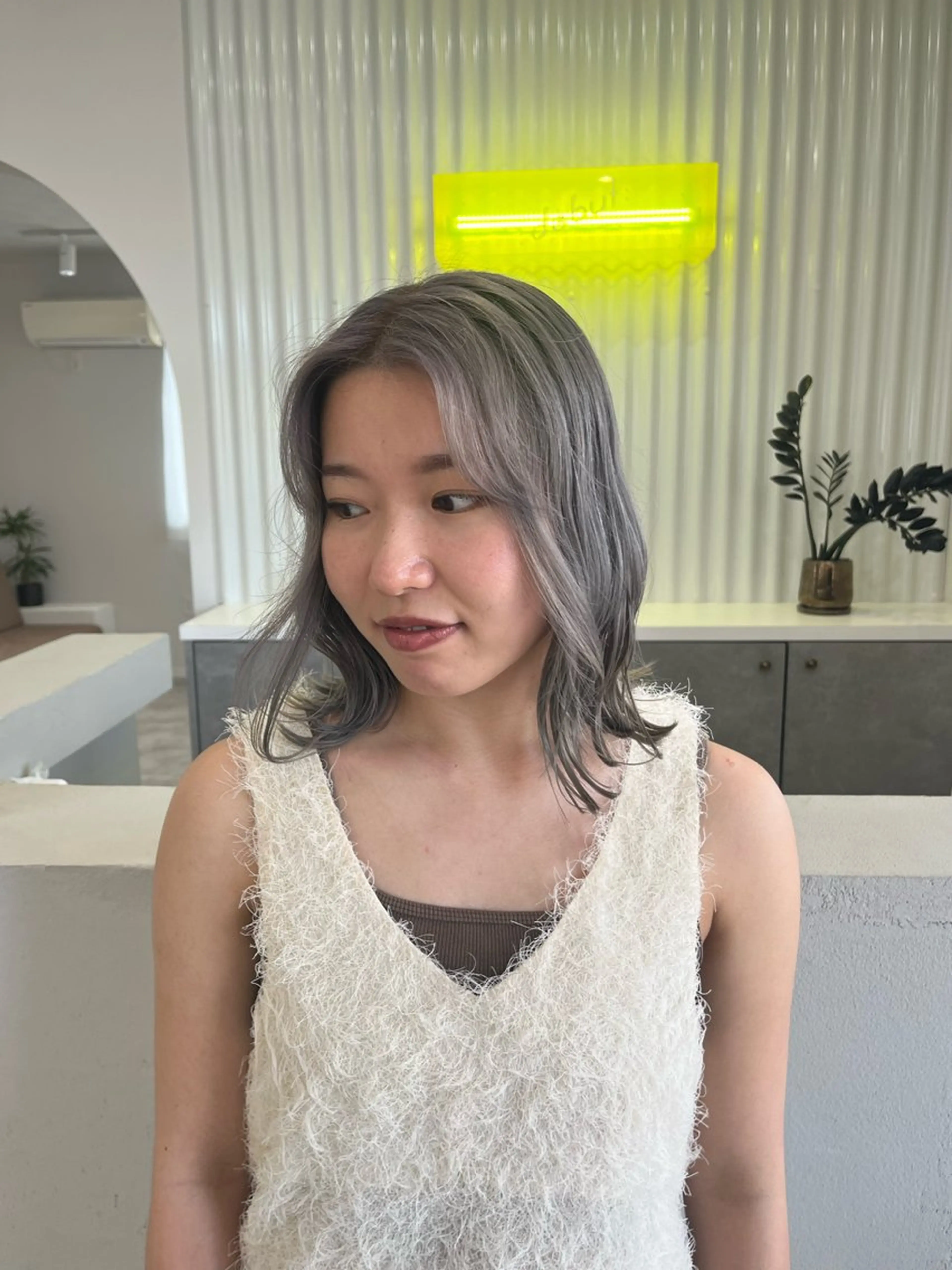 ショート カラー 喜屋武 美月のヘアスタイル