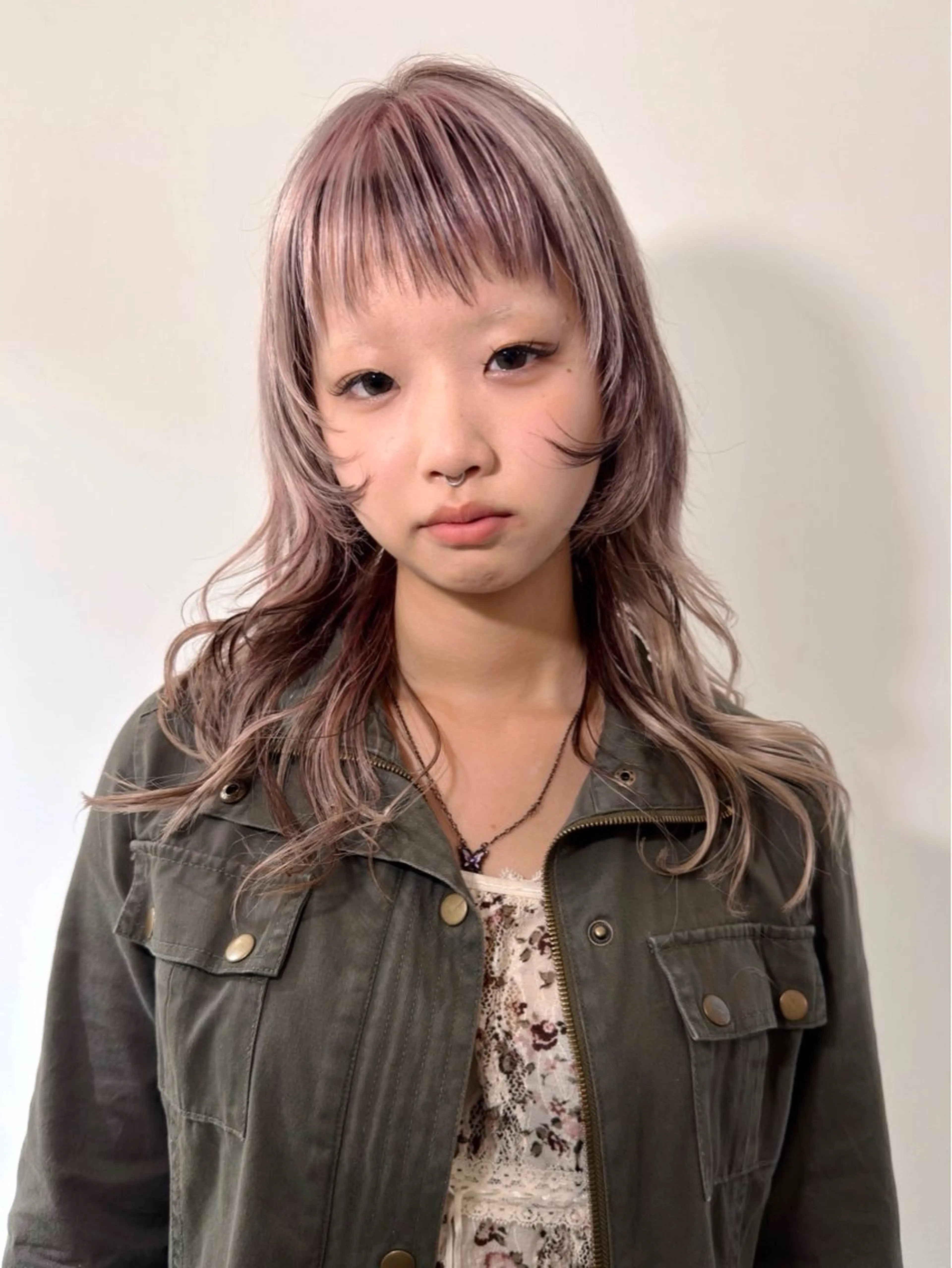 ミディアム カラー デザインカラー ピンクカラー カット ヘアカラー トリートメント Kaito🐶/ デザイン/レイヤーのヘアスタイル