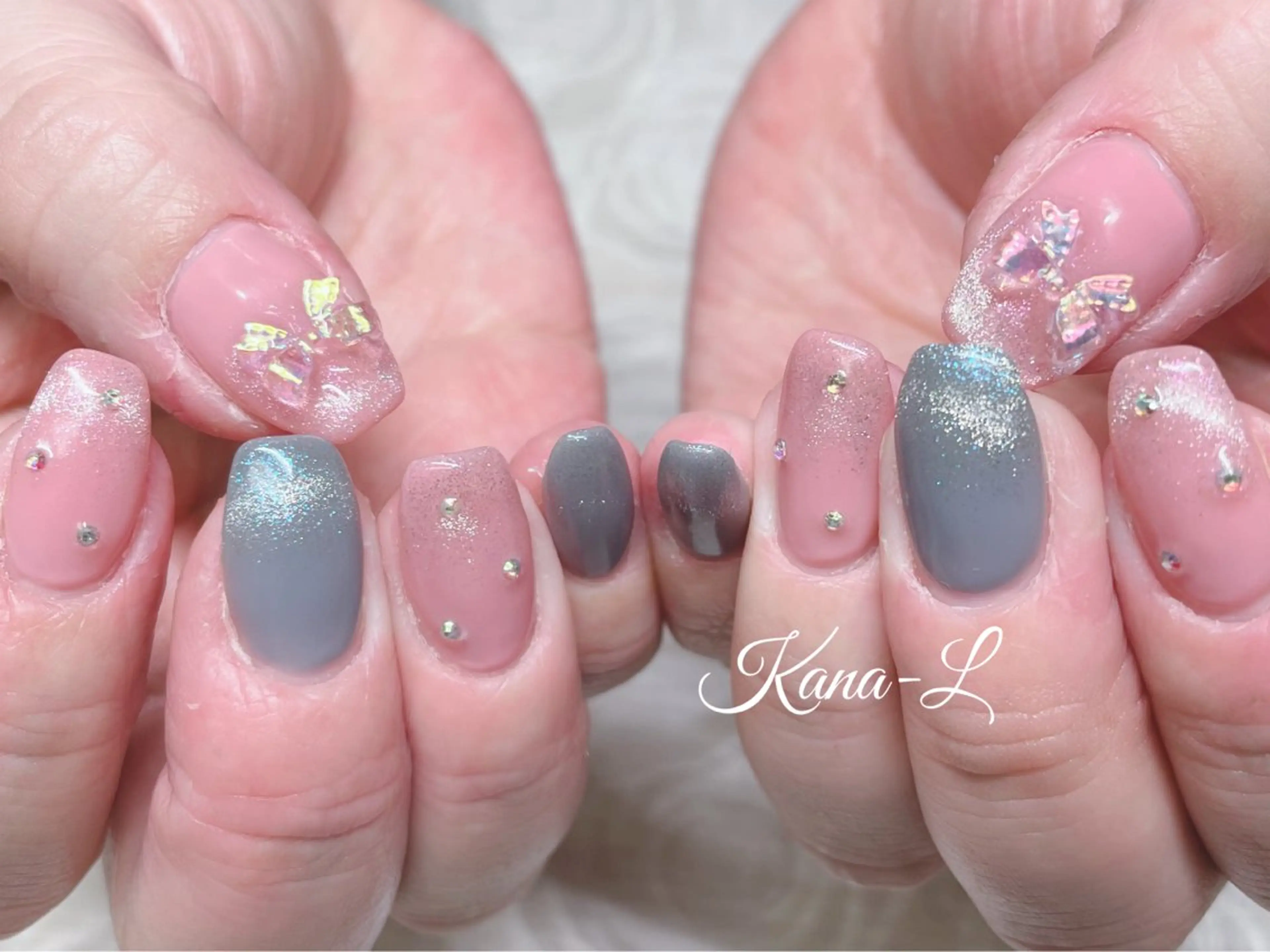 ネイル ジェルネイル キラキラネイル マグネットネイル パラジェル リボン 芦辺 香奈のネイルデザイン