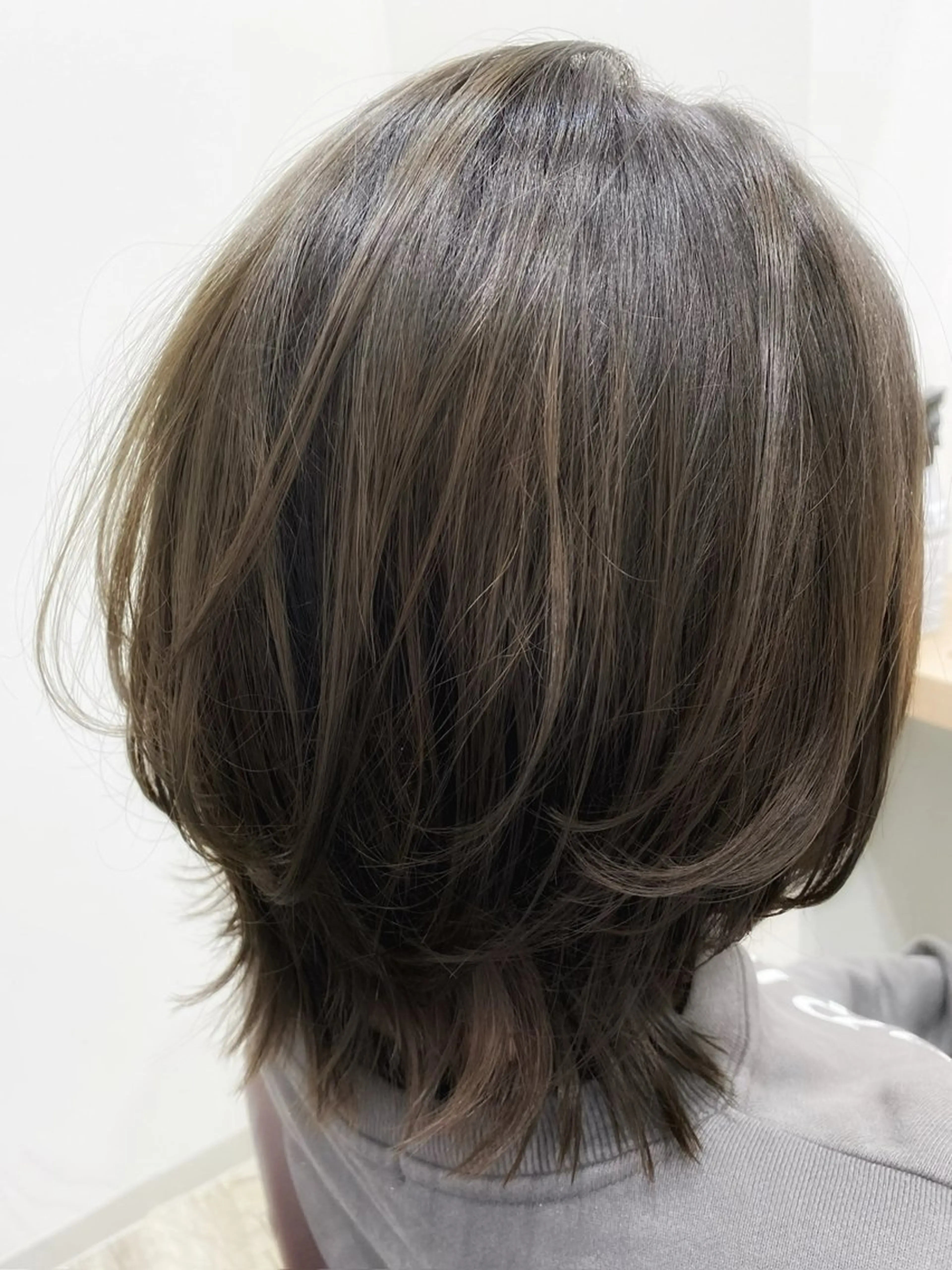 ミディアム カット 伊藤 優里のヘアスタイル