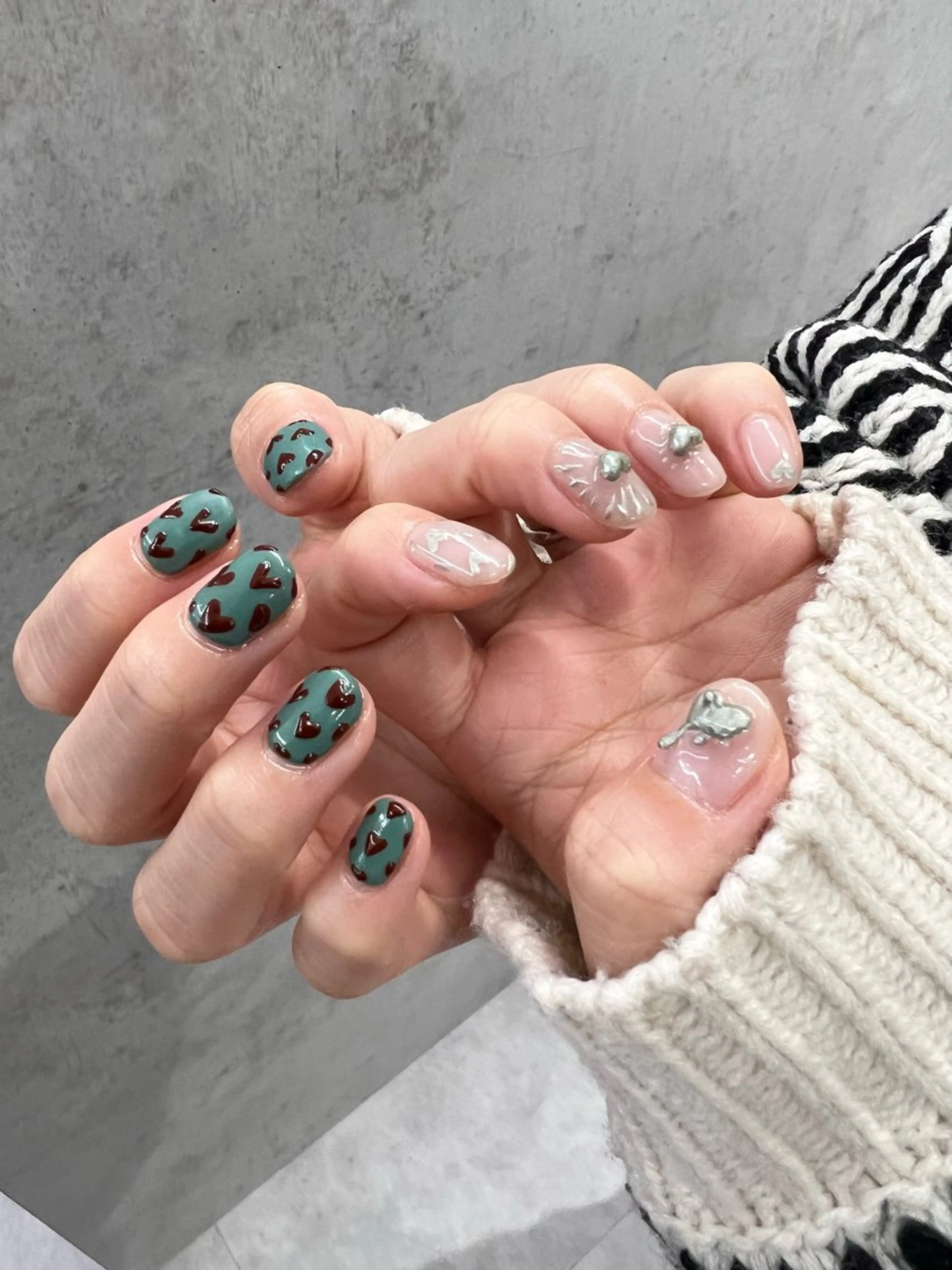 ネイル グリーン ハート マットネイル ハンドネイル ハンドケア Bana_ Nailのネイルデザイン