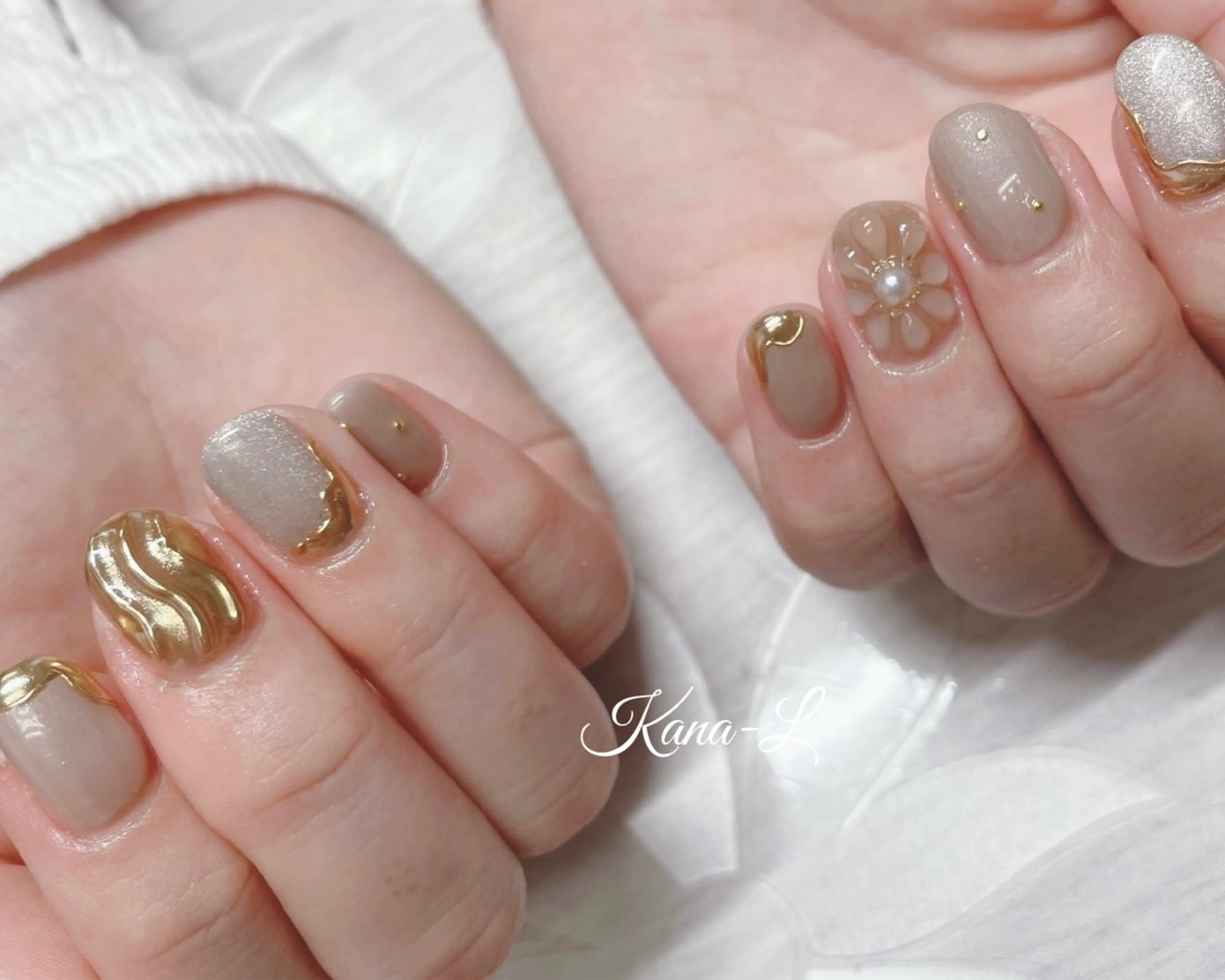 ネイル フラワーネイル ジェルネイル ゴールド 韓国ネイル ミラーネイル 芦辺 香奈のネイルデザイン