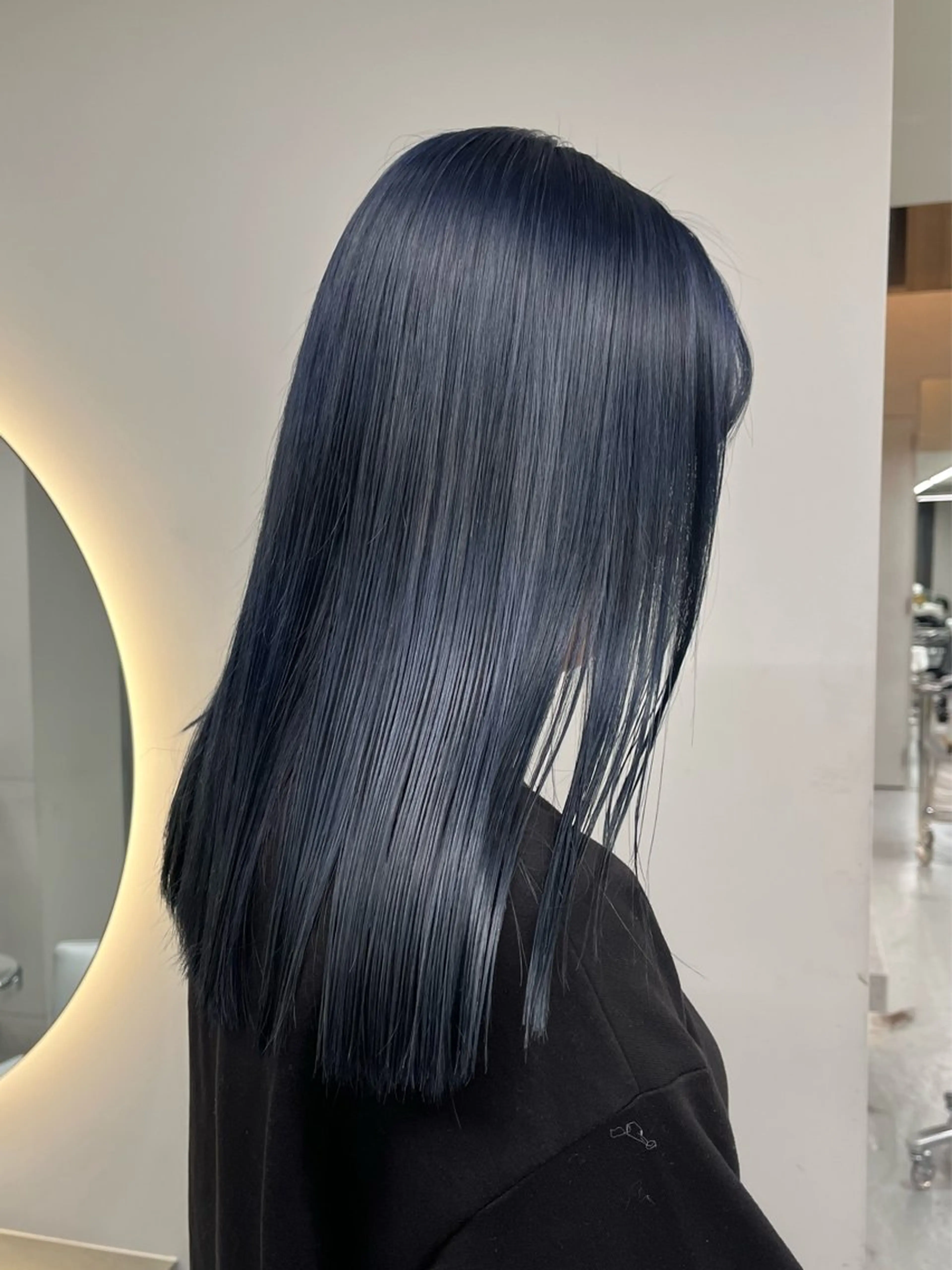 カラー 黒髪 ブリーチ ブルーカラー ブルーブラック ネイビーカラー 艶ブリーチ/表参道 ハイトーン /実乃梨のヘアスタイル