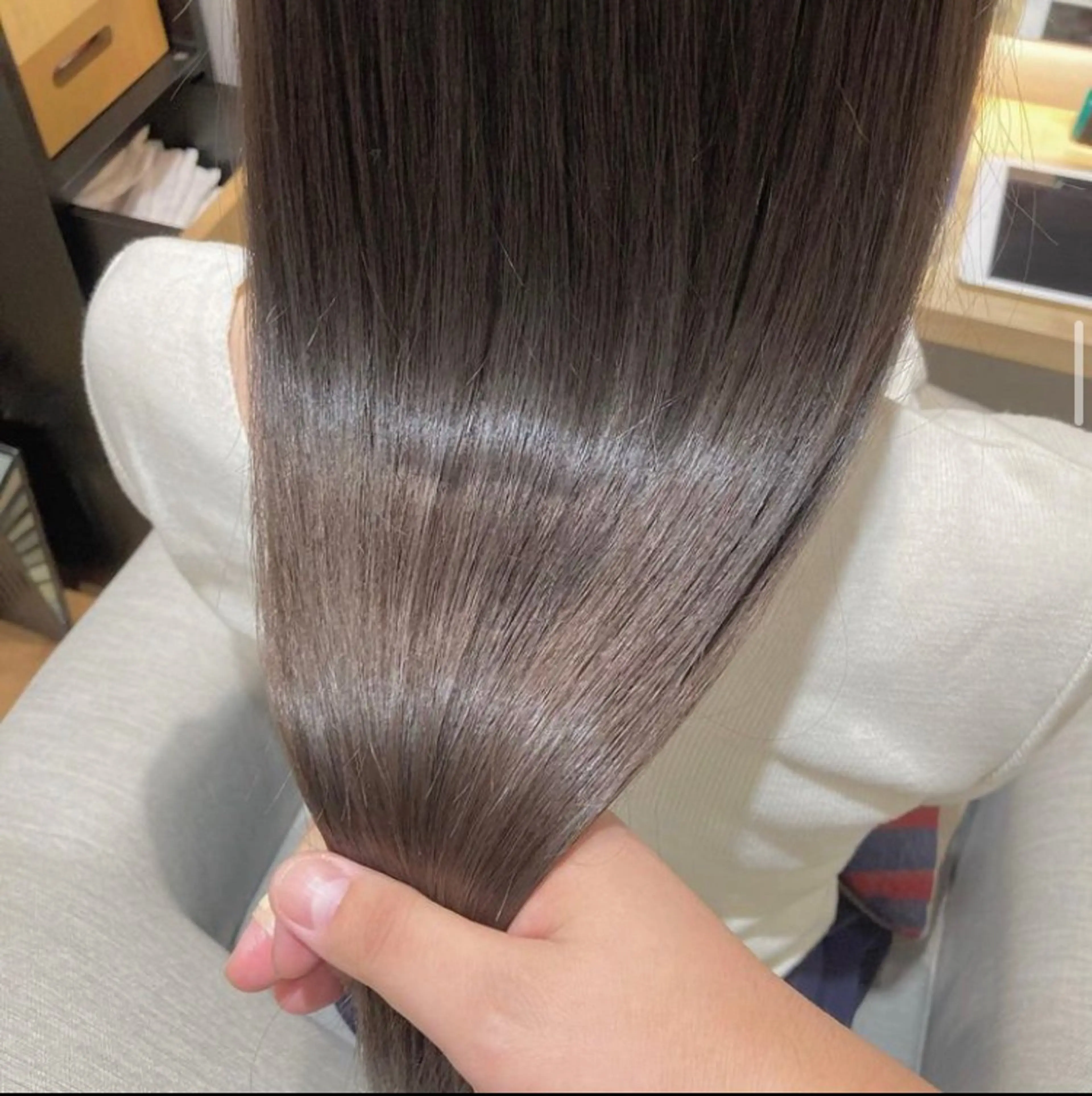 セミロング カラー ヘアアレンジ アッシュ 透明感カラー グレージュ 髪質改善 韓国風ヘア エグチ アキラのヘアスタイル
