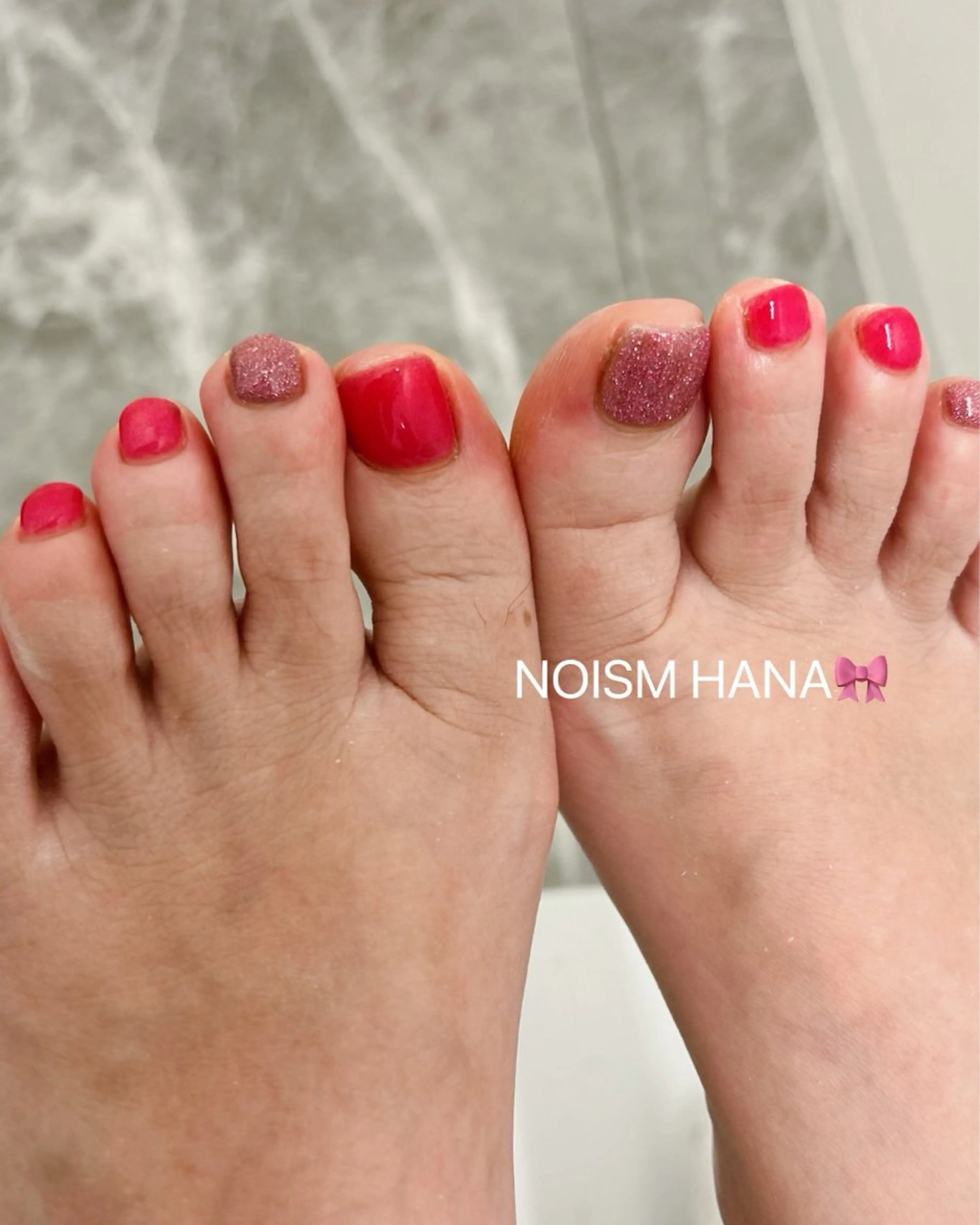 ネイル グラデーション キラキラネイル 韓国ネイル マグネットネイル ニュアンスネイル フットネイル 🎀大人nail /NOISMはな🎀のネイルデザイン