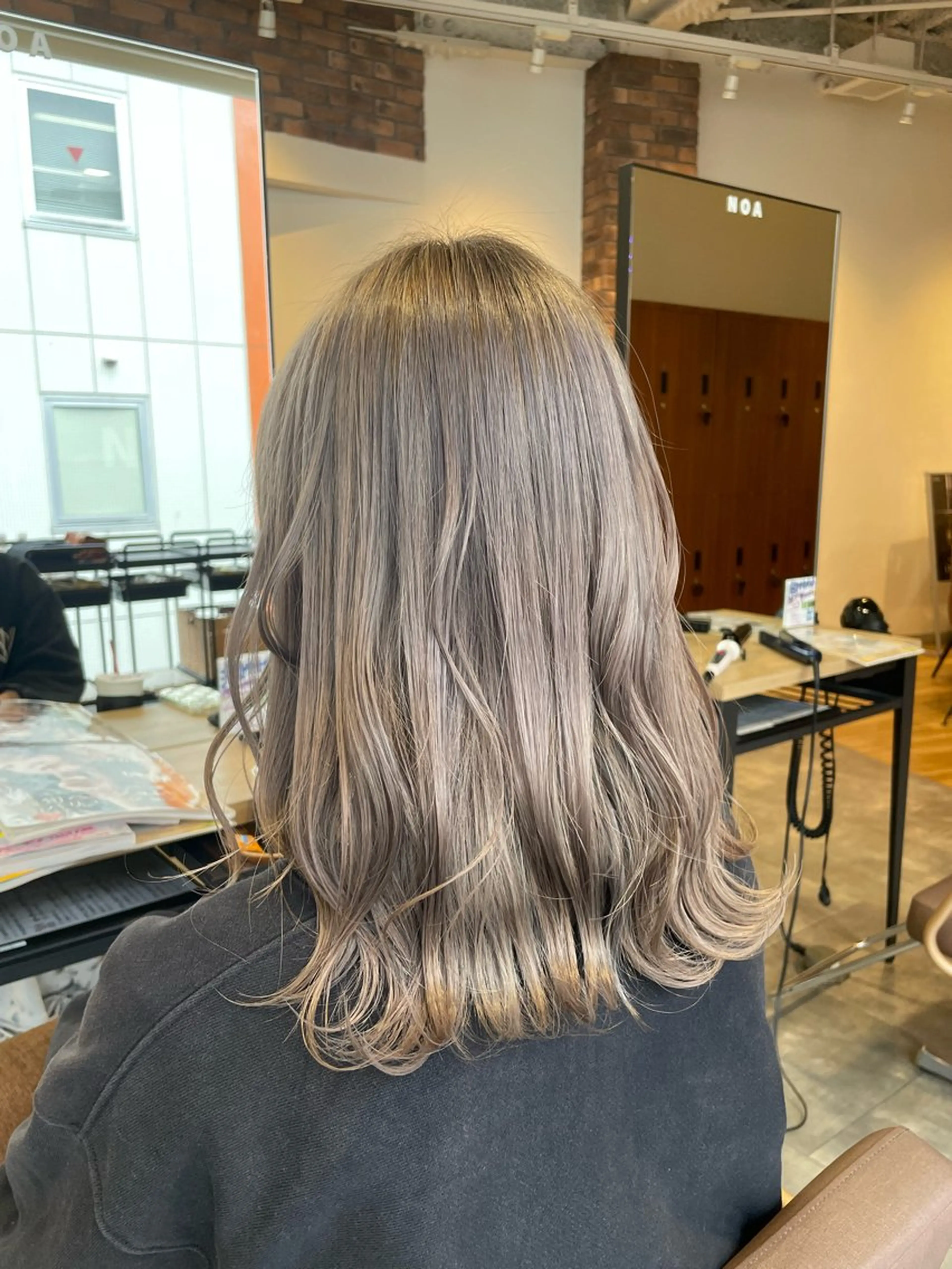 ミディアム カラー ベージュカラー シルバー シルバーベージュ 髪質改善/レイヤー /ボブ/中村莞太朗のヘアスタイル