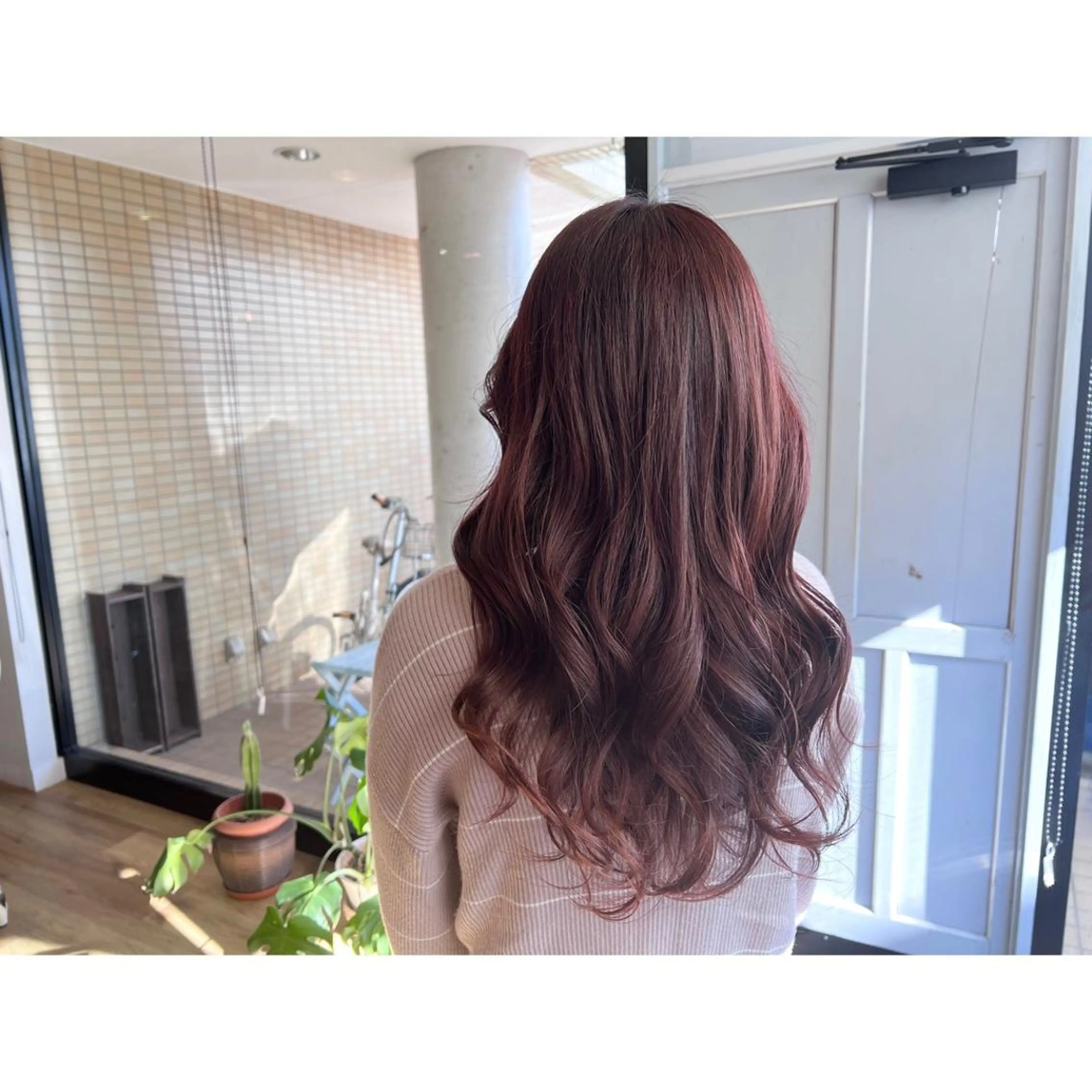 ロング カラー ピンクカラー ヘアカラー トリートメント ツキダテ ユイのヘアスタイル