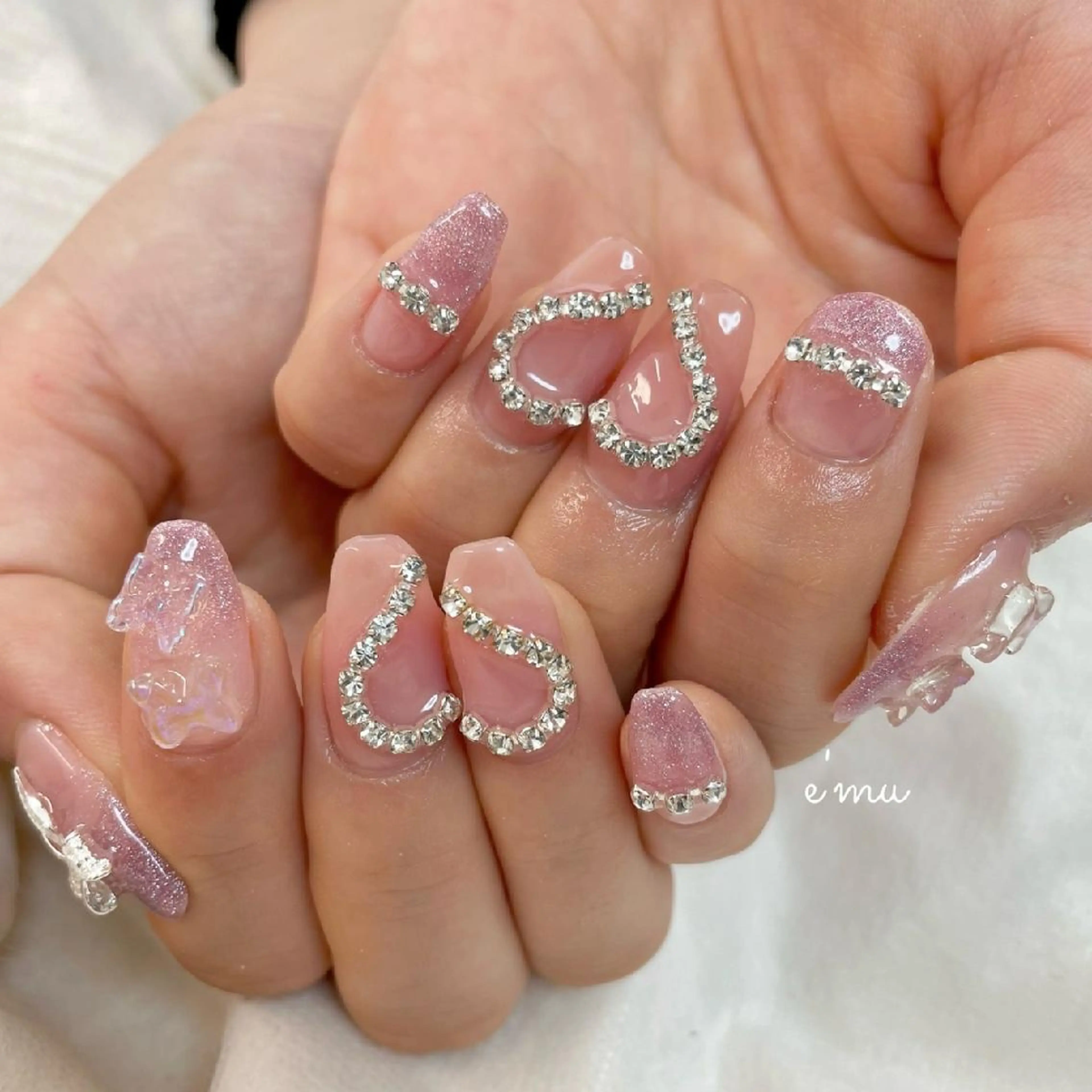 ネイル ハート キラキラネイル 韓国ネイル ワンホンネイル nail salon e'mu💐のネイルデザイン