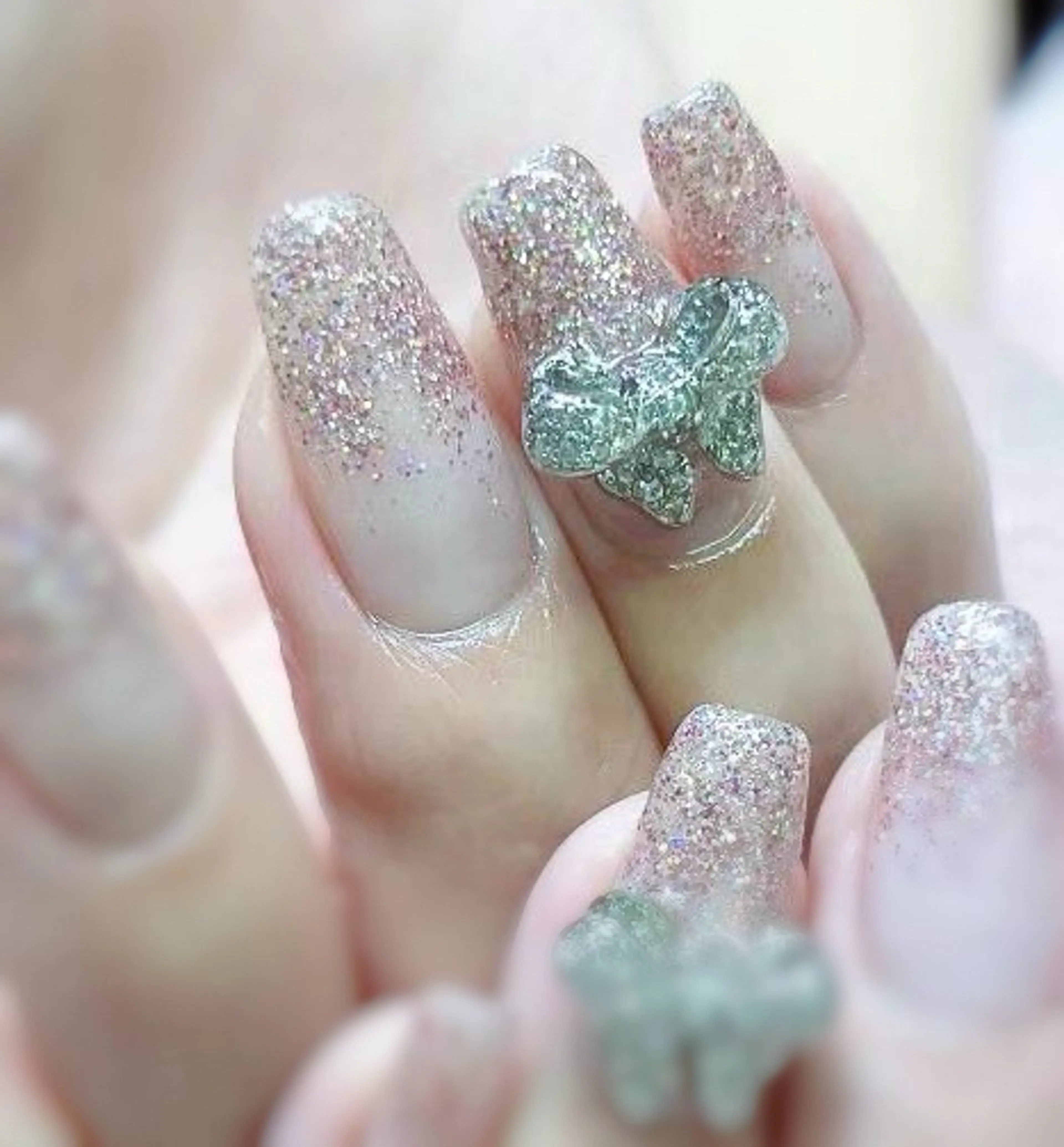 ネイル ハンドネイル MoonNail ユリ🌸のネイルデザイン