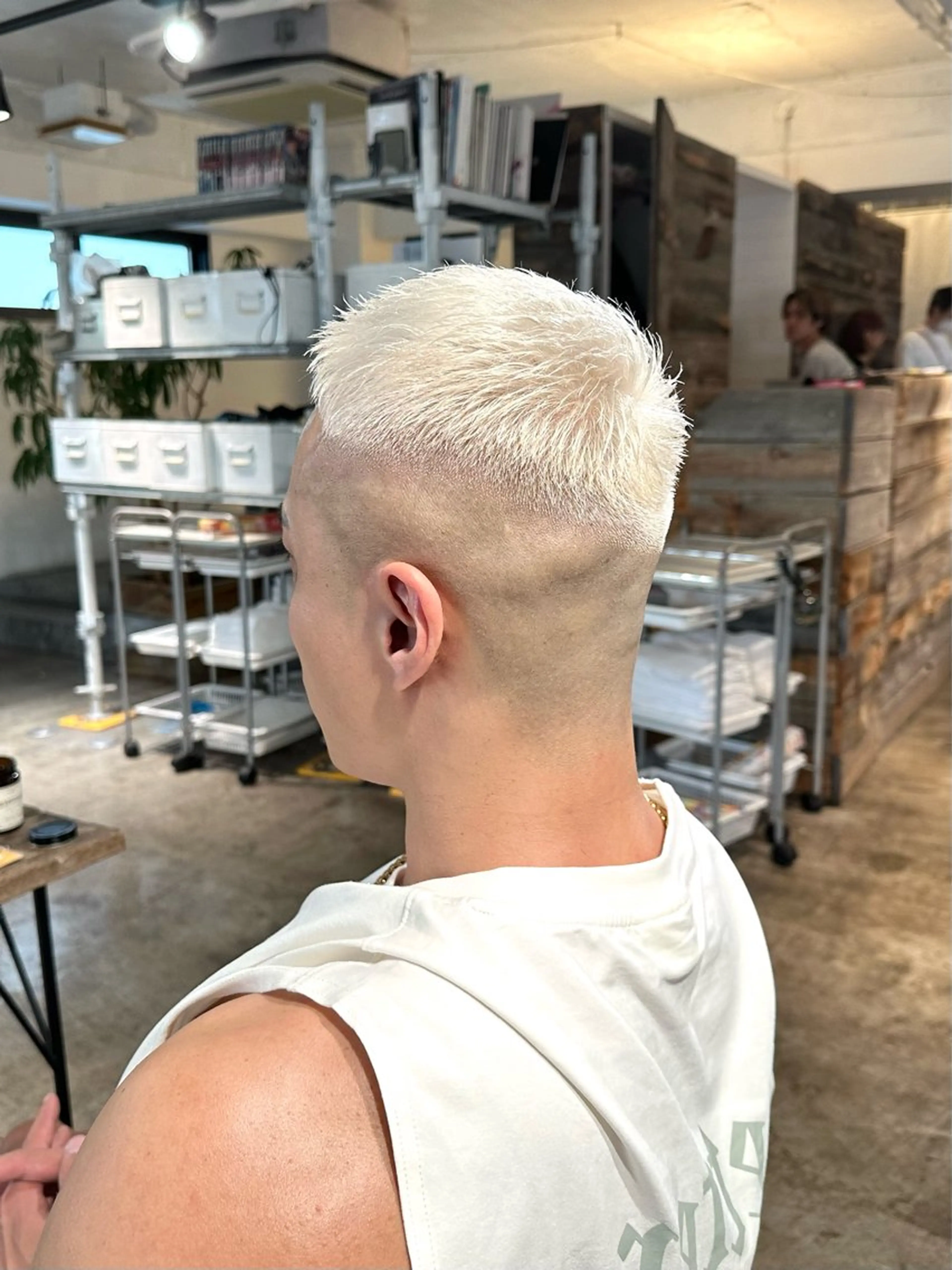 カラー メンズ メンズブリーチ フェードカット メンズハイトーン メンズパーマ スキンフェード カット ヘアカラー トリートメント 骨格補正施術/メンズ 専門美容師/YUYAのヘアスタイル