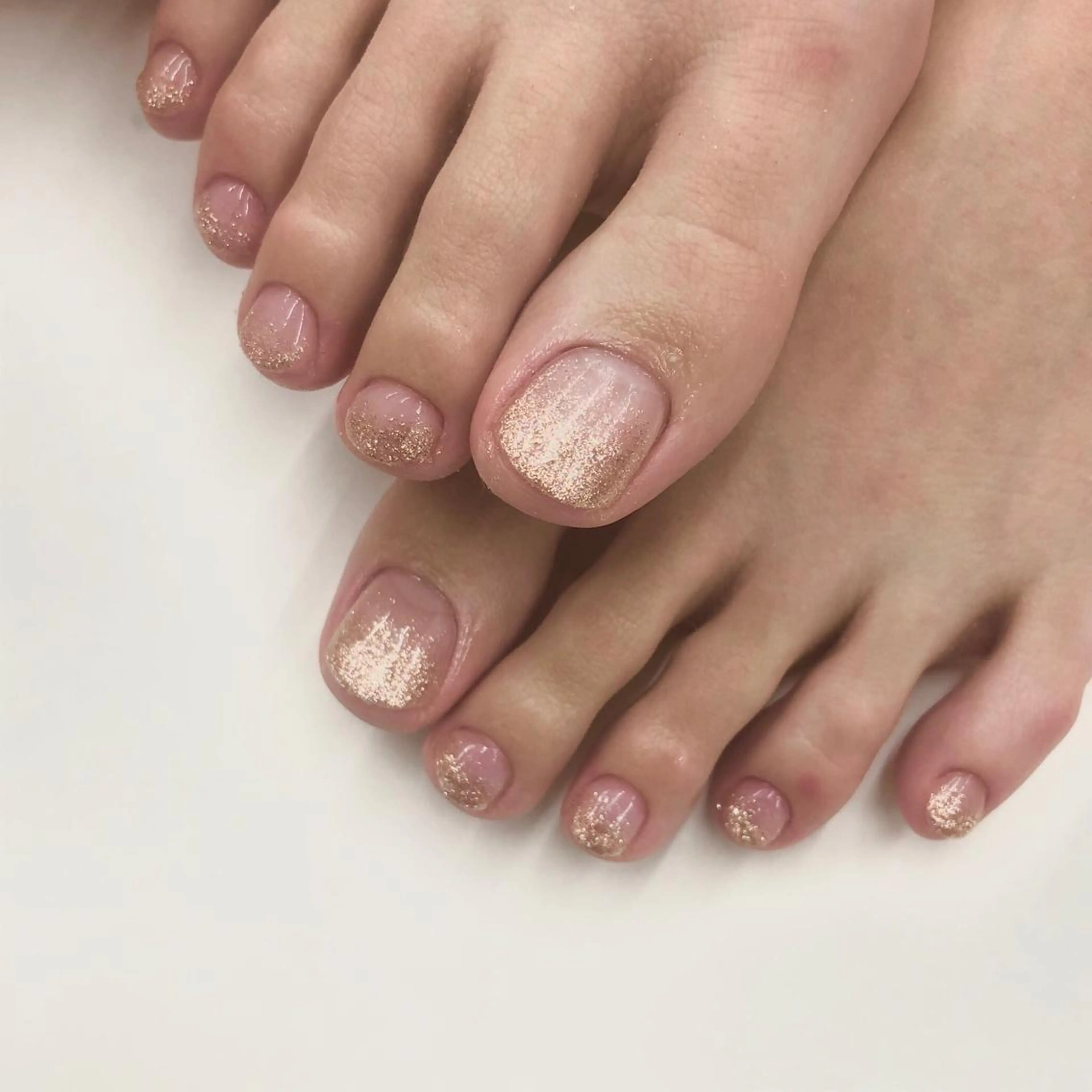 ネイル フットネイル グラデーション Minami 🍓のネイルデザイン