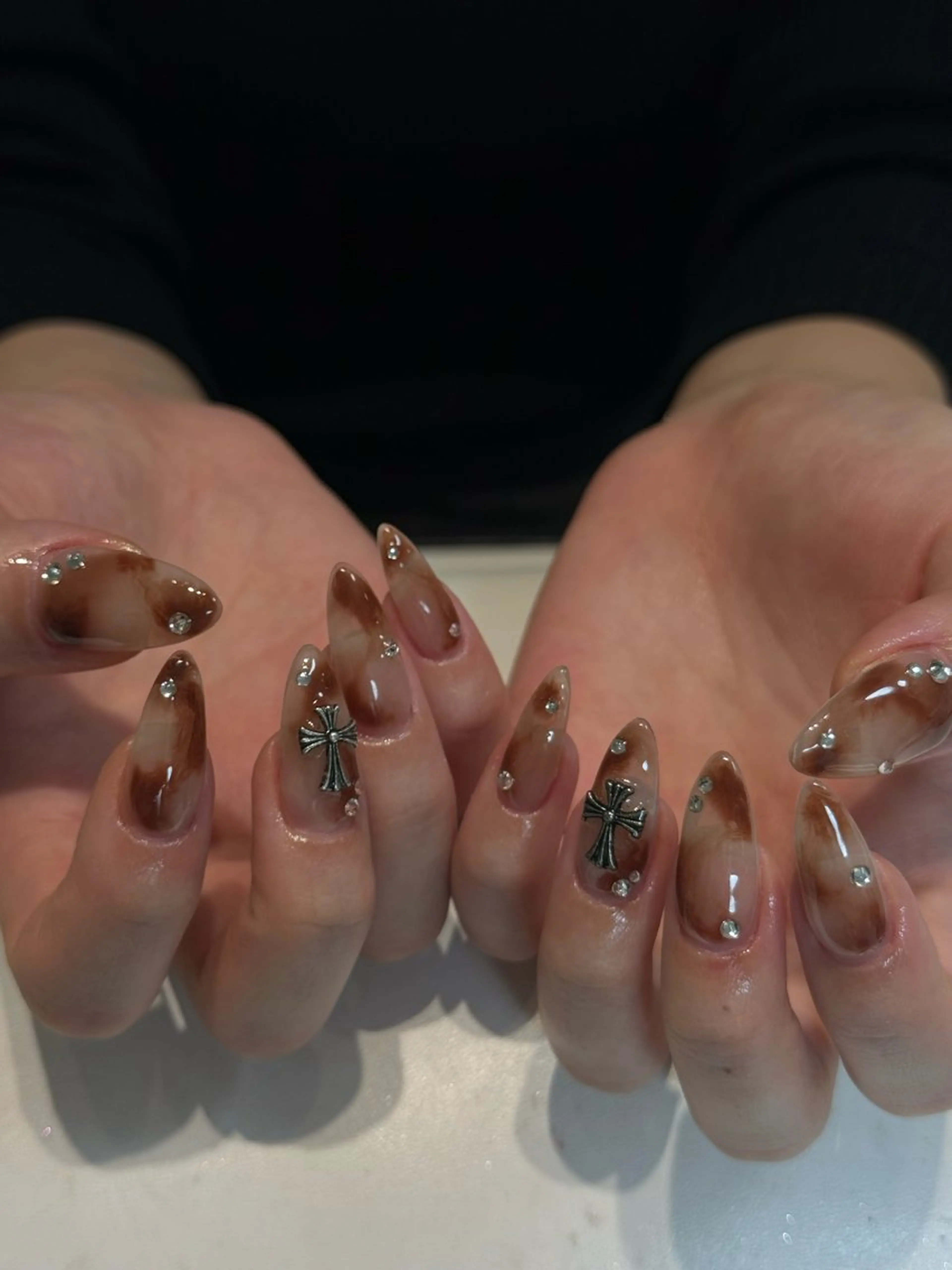 ネイル ボルドー ブラウン チークネイル ドット フットネイル Julli NailStudioのネイルデザイン
