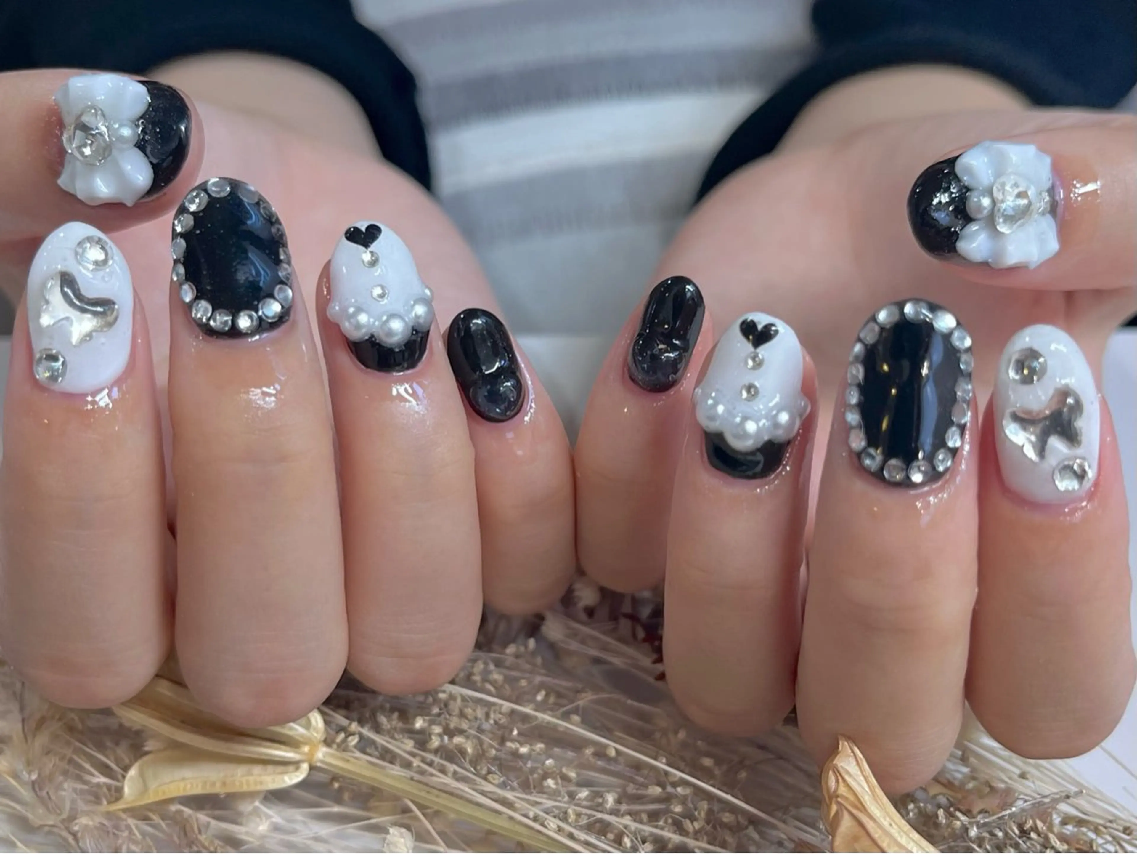 ネイル アートネイル ハロウィン ホワイト ハンドネイル Queen nail所属・QUEENＮA IＬ JR寺田町1分のネイルデザイン