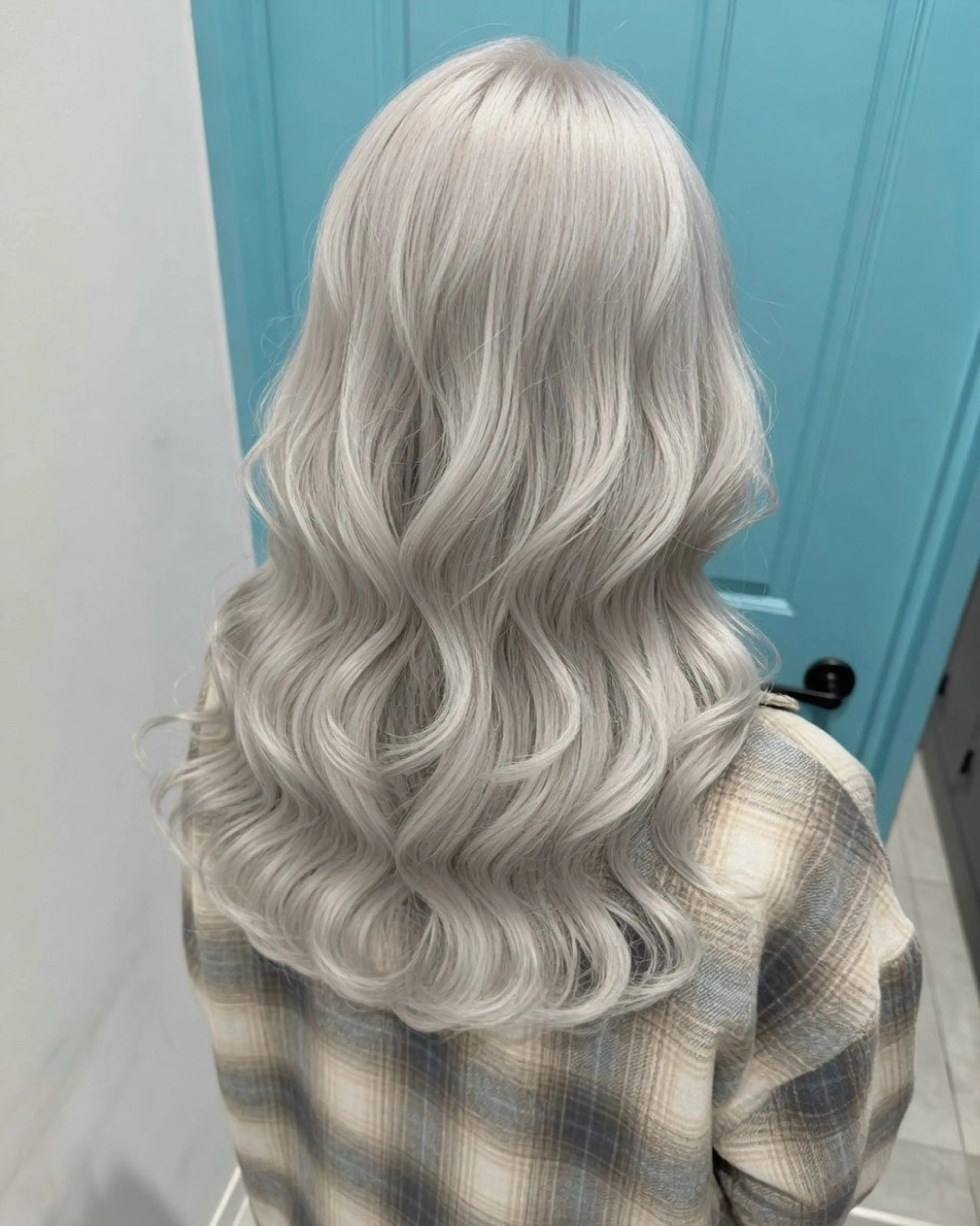 セミロング カラー ヘアアレンジ ブリーチ ケアブリーチ デザインカラー グレージュ ハイトーンカラー ヘアカラー ハイトーン特化🤍 浦住のヘアスタイル