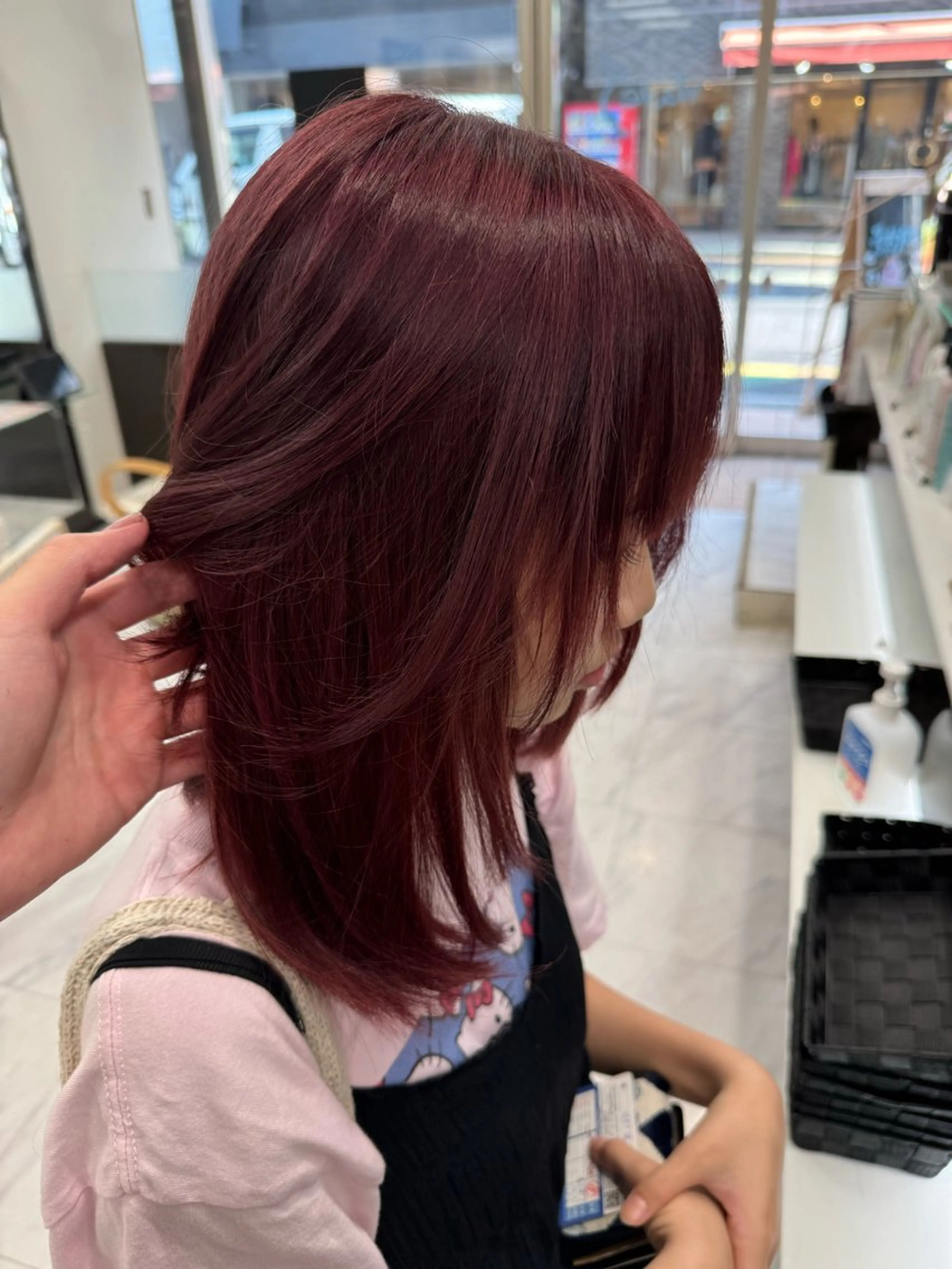ミディアム カラー ヘアアレンジ 切りっぱなしボブ ブリーチ デザインカラー ダブルカラー グラデーションカラー カット ヘアカラー トリートメント Zina 大宮所属・目黒 碧人のヘアスタイル
