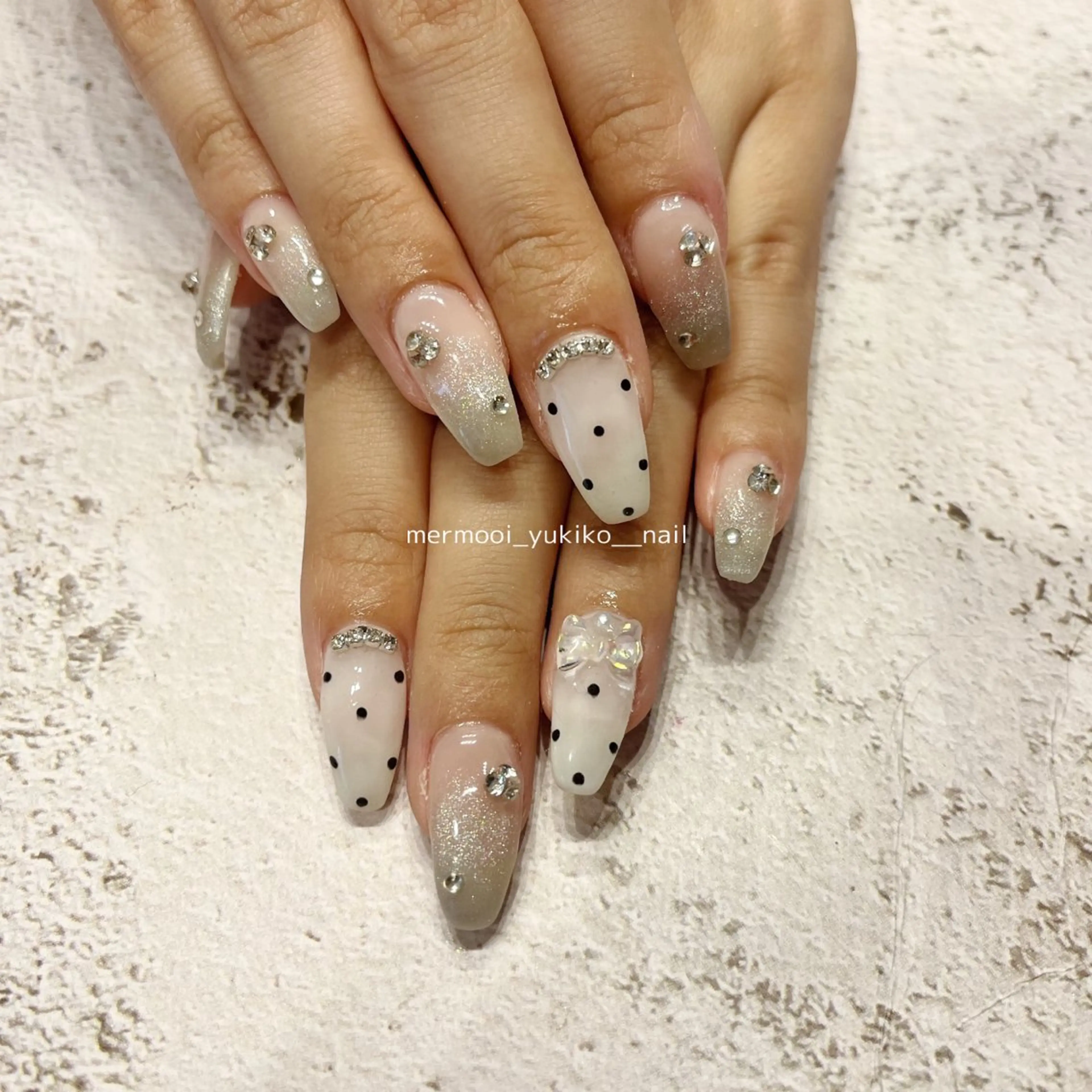 ネイル アートネイル ドット ジェルネイル 韓国ネイル ロングネイル melumooi nailのネイルデザイン