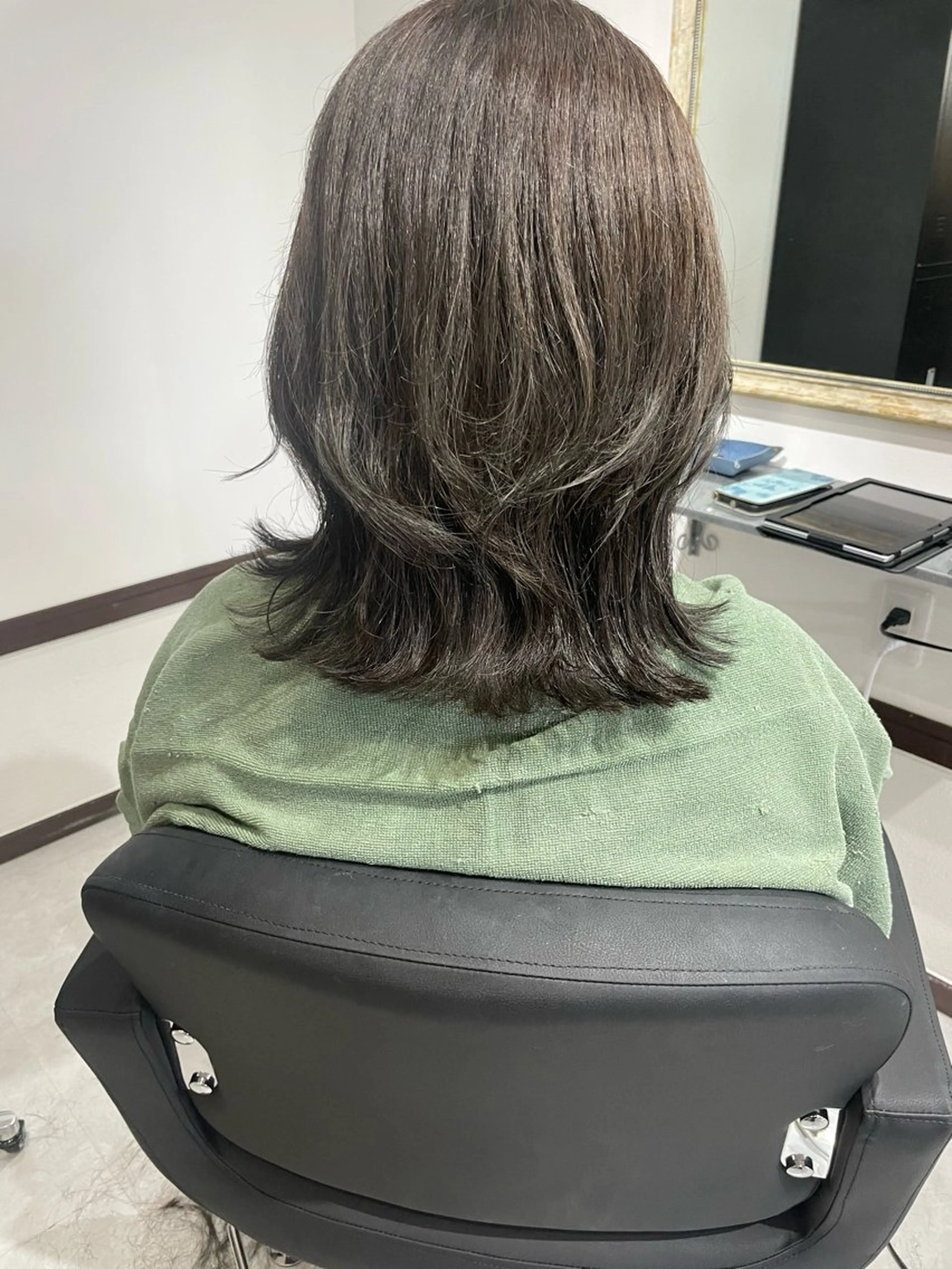 ミディアム カラー くびれヘア カット ヘアカラー 寺本 早希のヘアスタイル