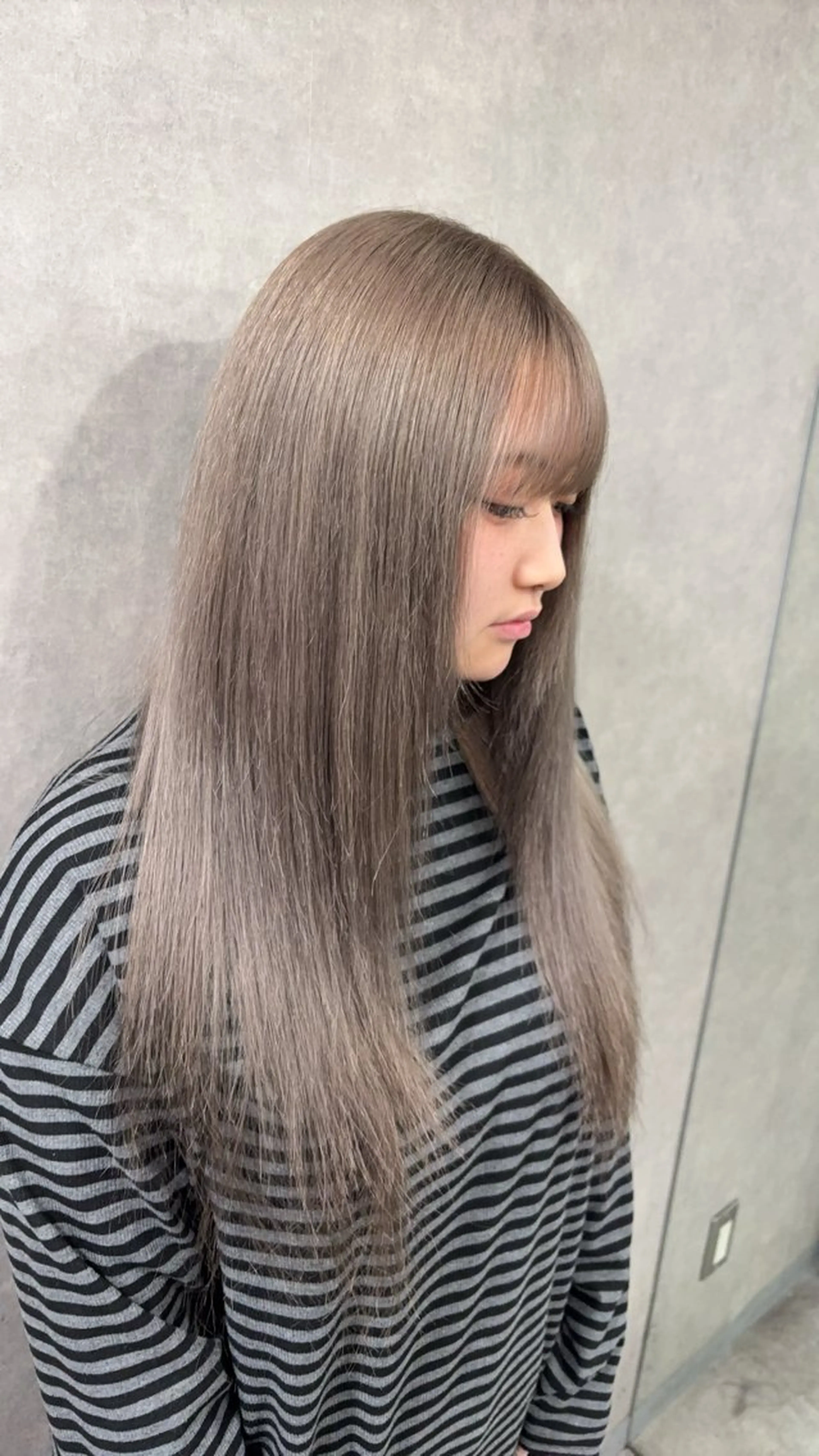ロング カラー ヘアカラー がわ/ハイレイヤー /ハイトーンカラーのヘアスタイル